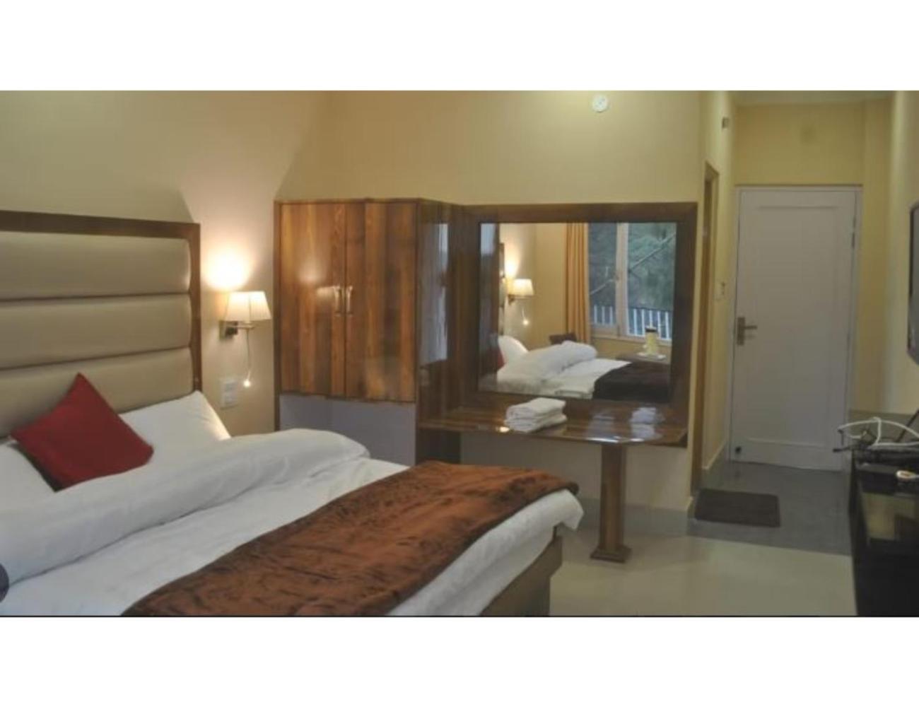 Suite - Photo 1