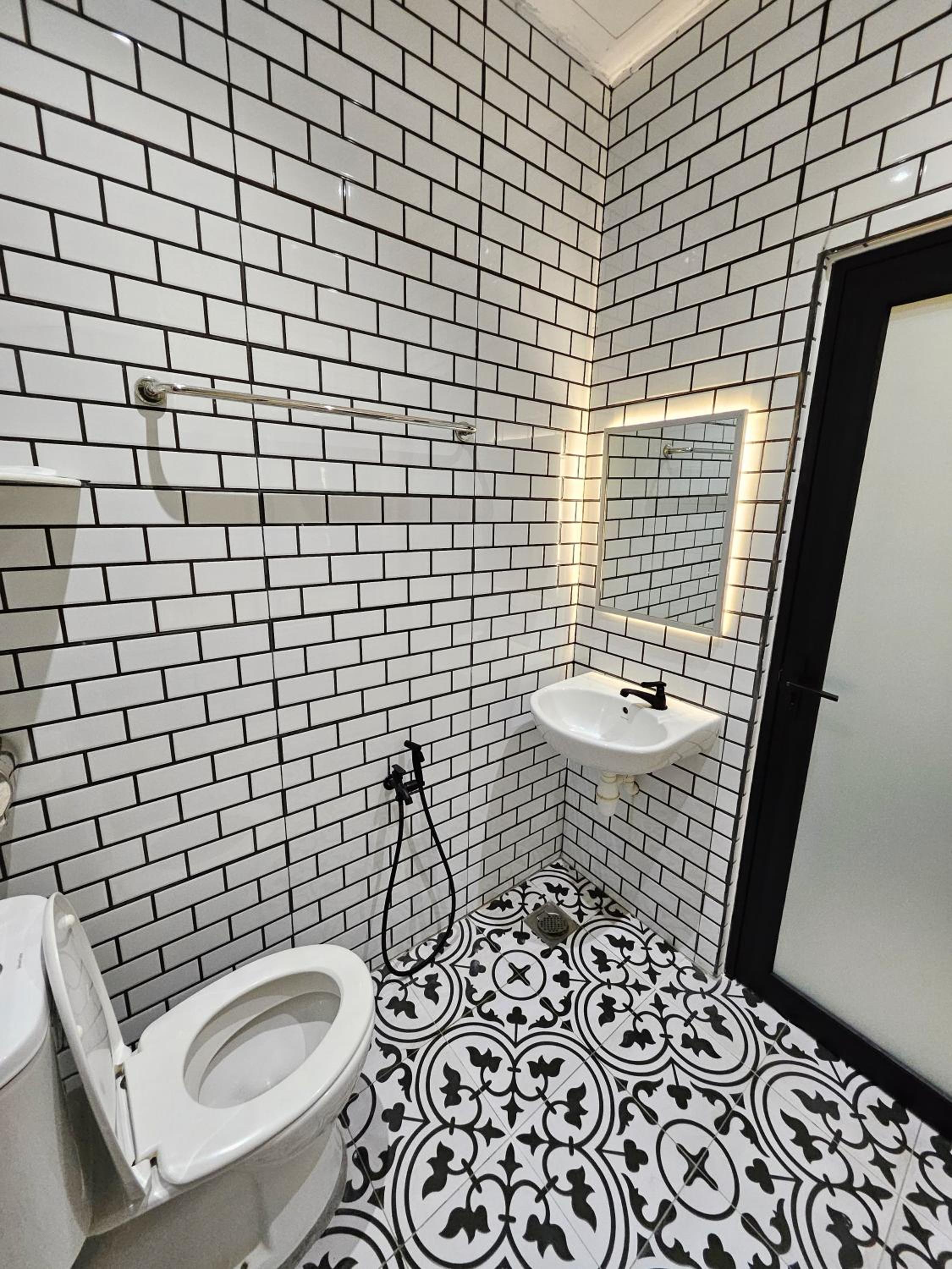 Standard Double Room - Photo 11