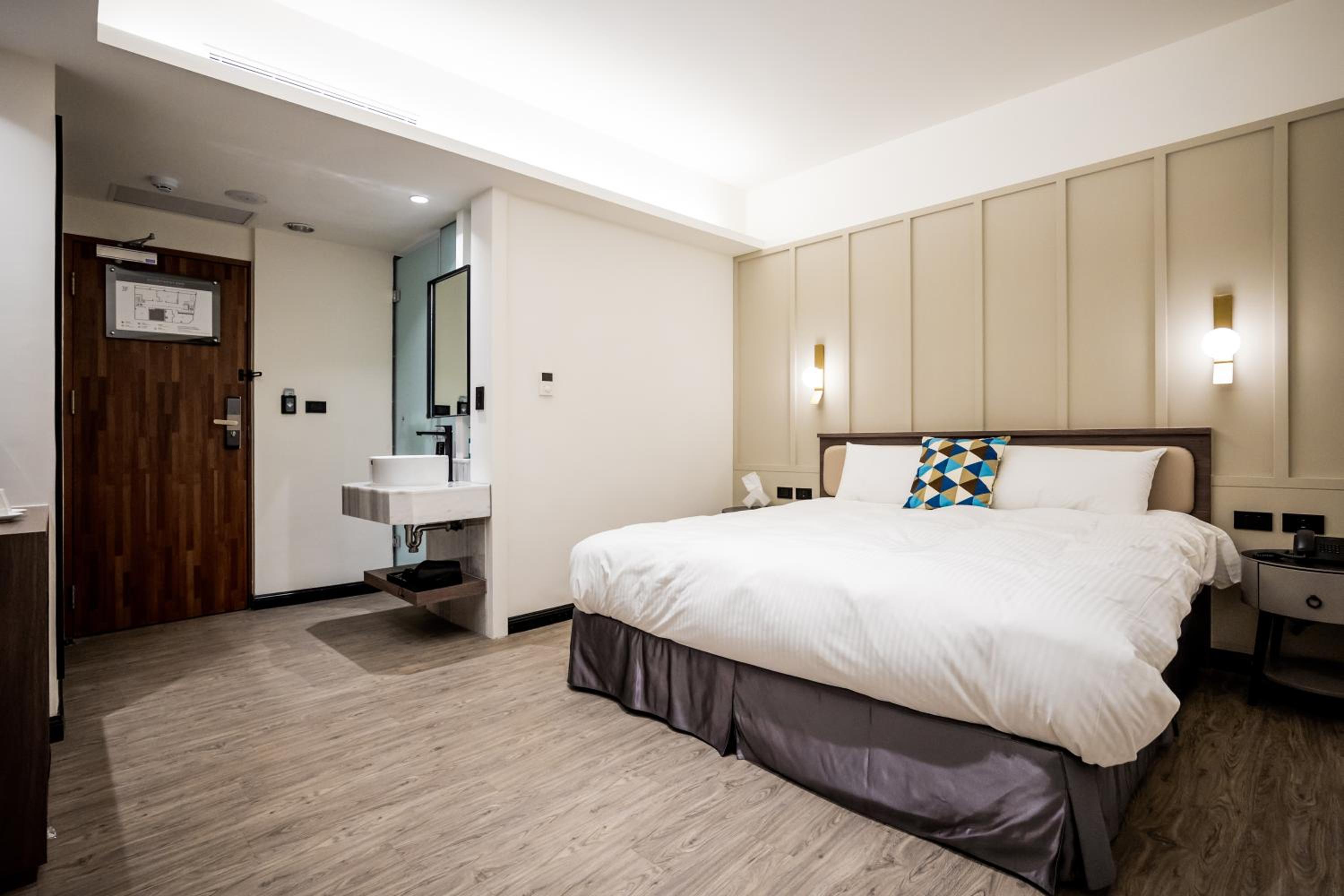 Standard Double Room - Photo 3