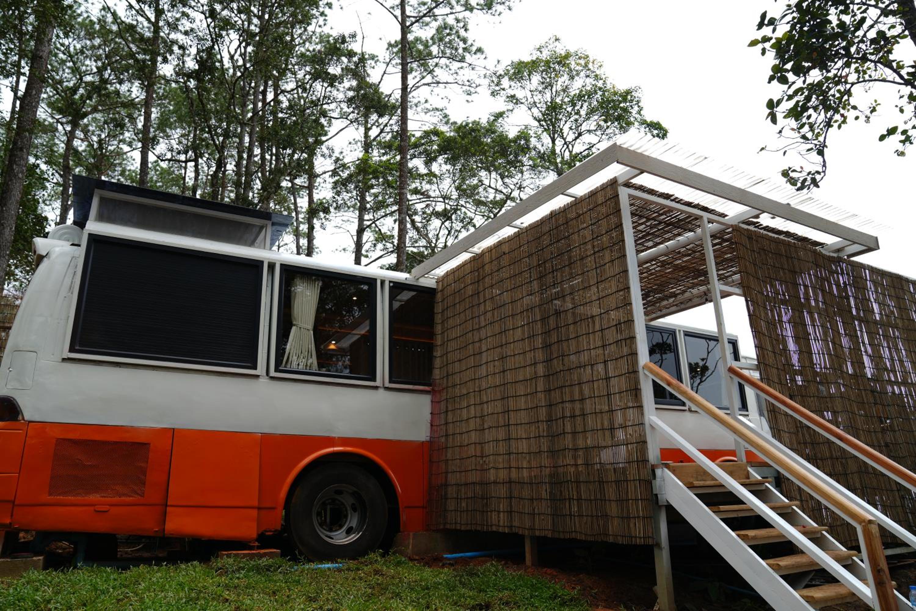 Deluxe Hotel Bus Mountain View - Photo 13