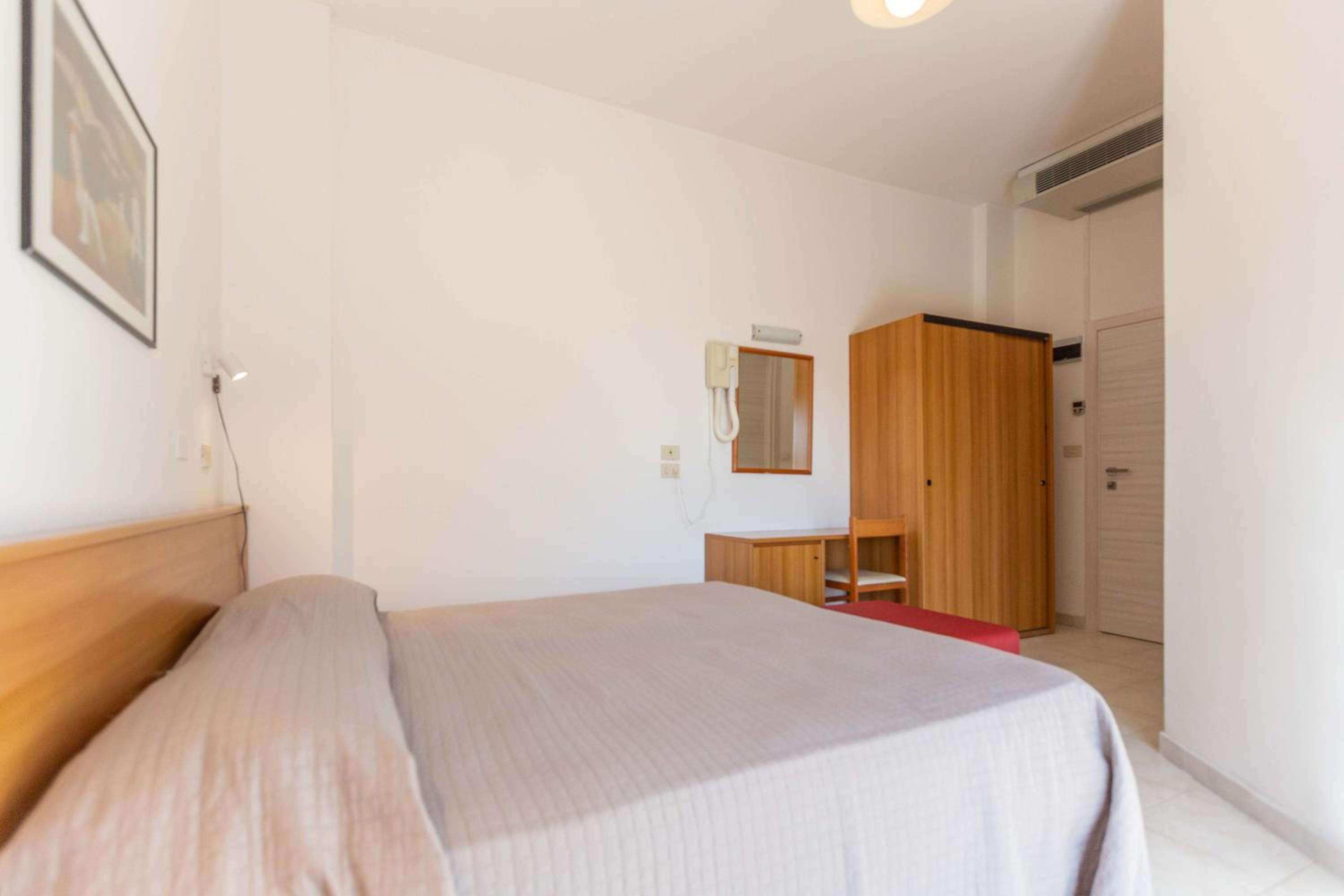 Double or Twin Room - Photo 3