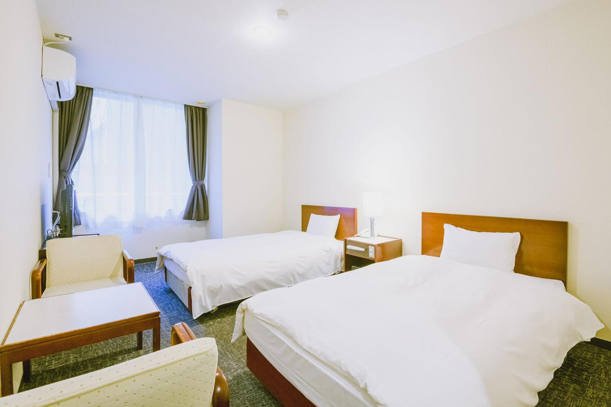 Twin Room - Non-Smoking - Photo 1