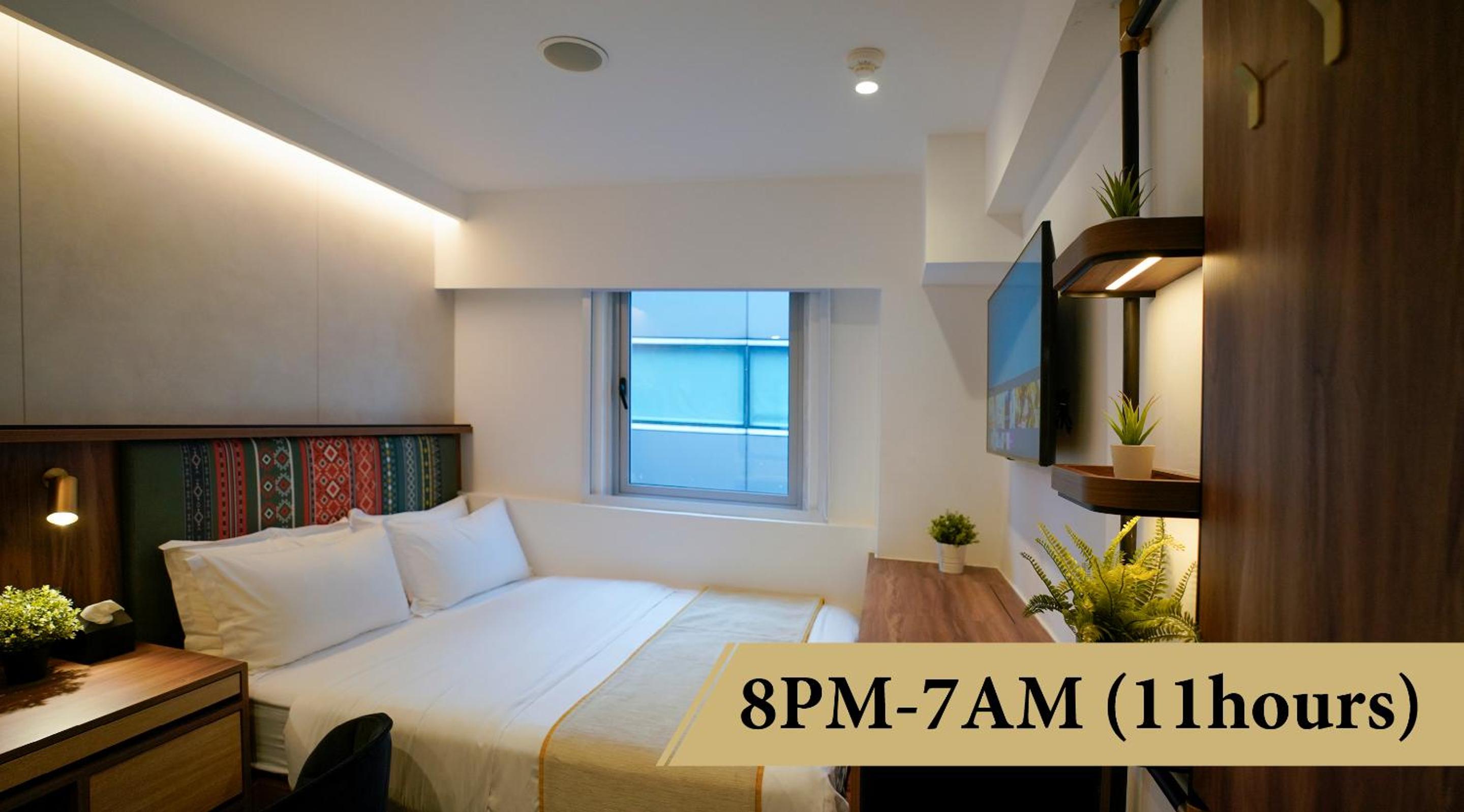 Double Room, Window, SHORT OVERNIGHT, 11hrs: 8PM-7AM photo 1