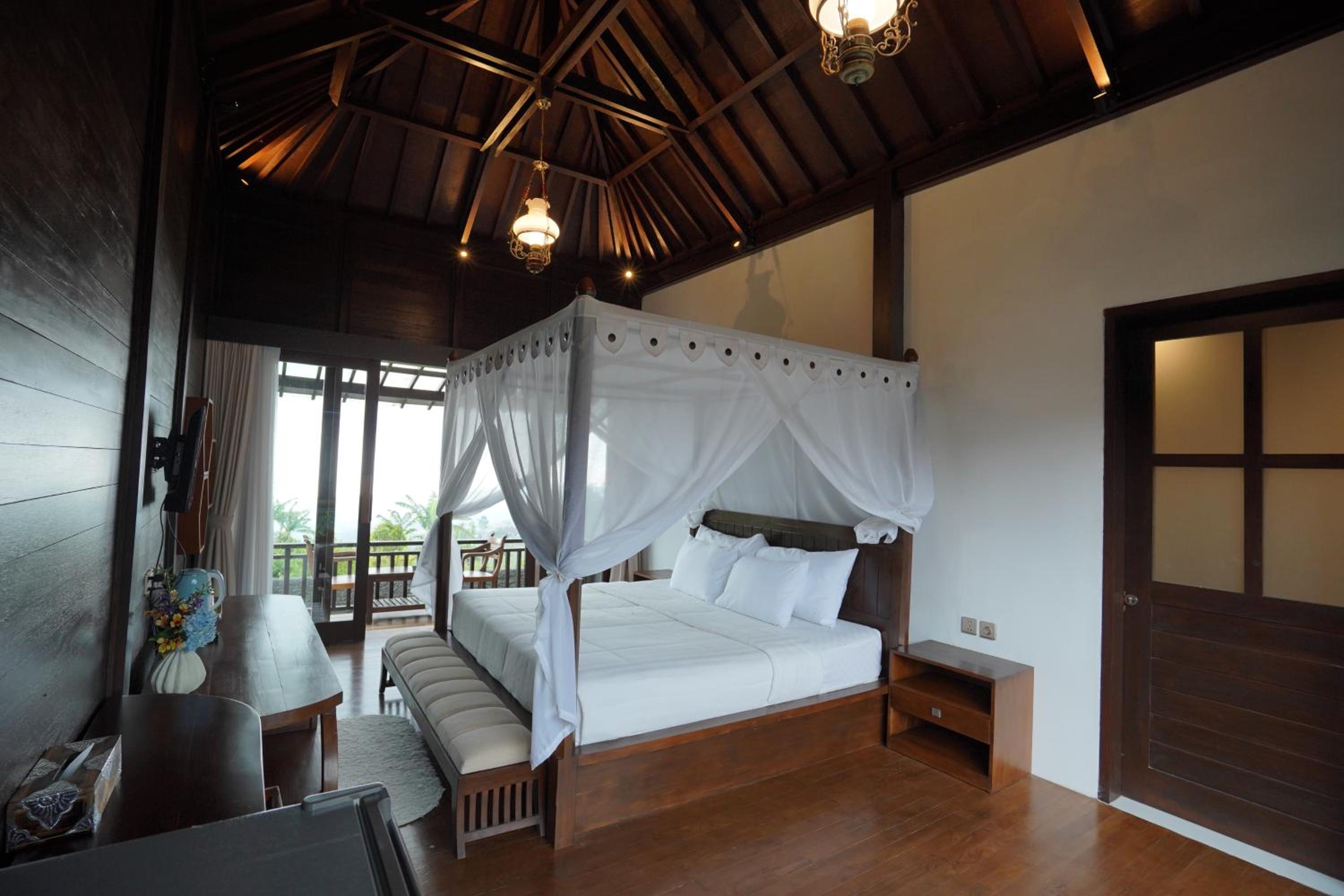 Suite Room with Hills View - Photo 10