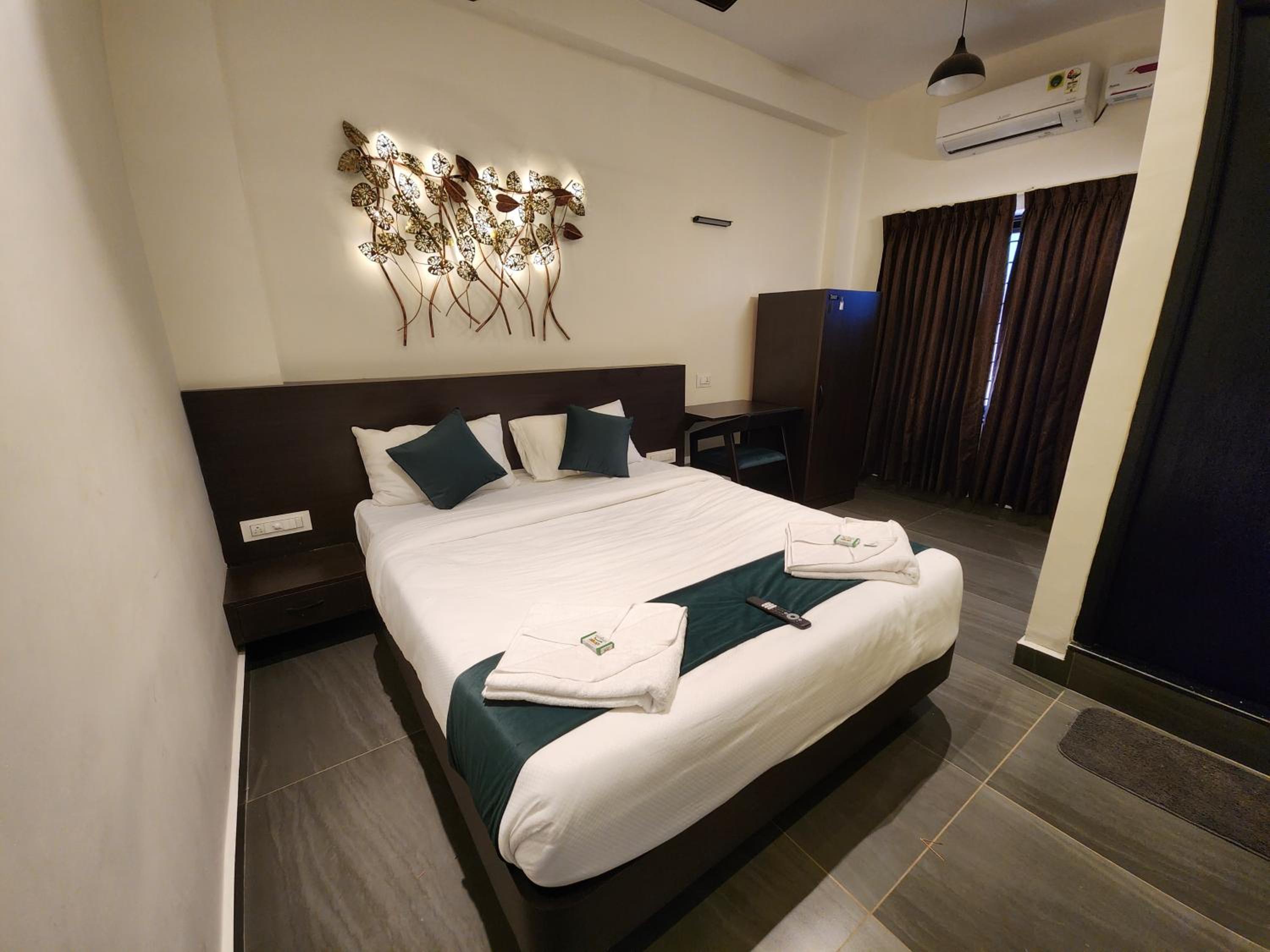 Deluxe King Room photo 3