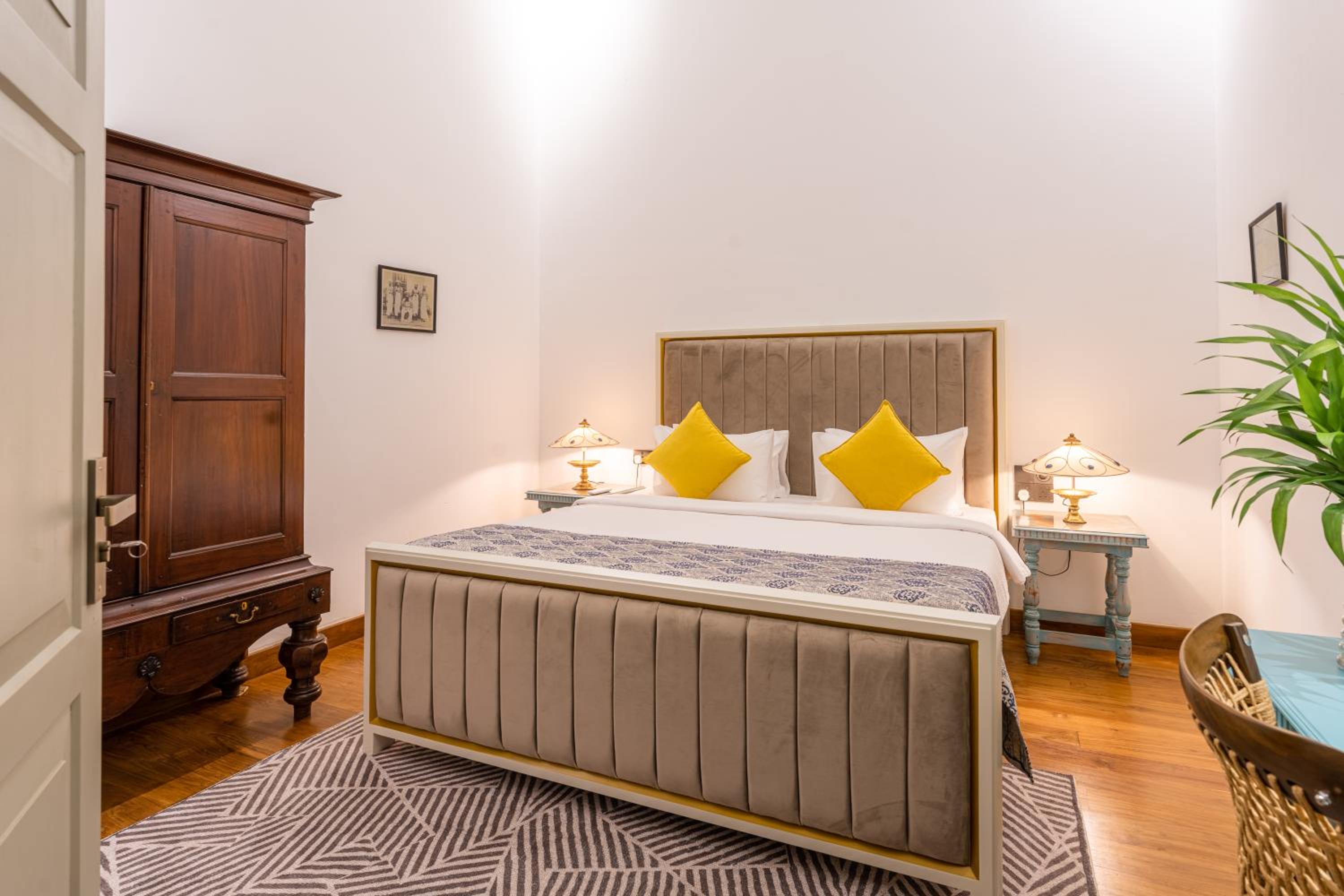 Deluxe Double Room with Bath photo 3