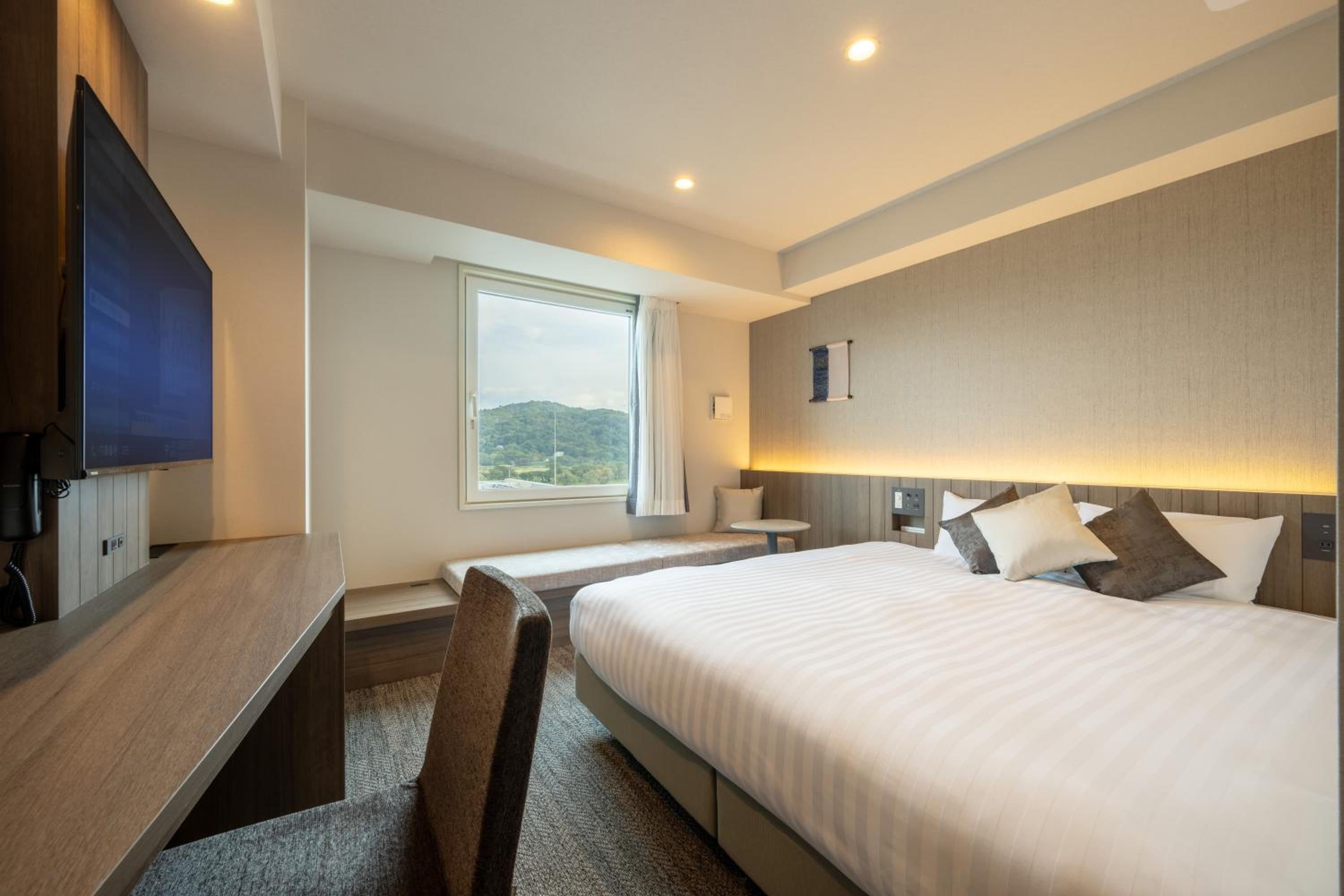 King Double Room - Non-Smoking - Photo 1