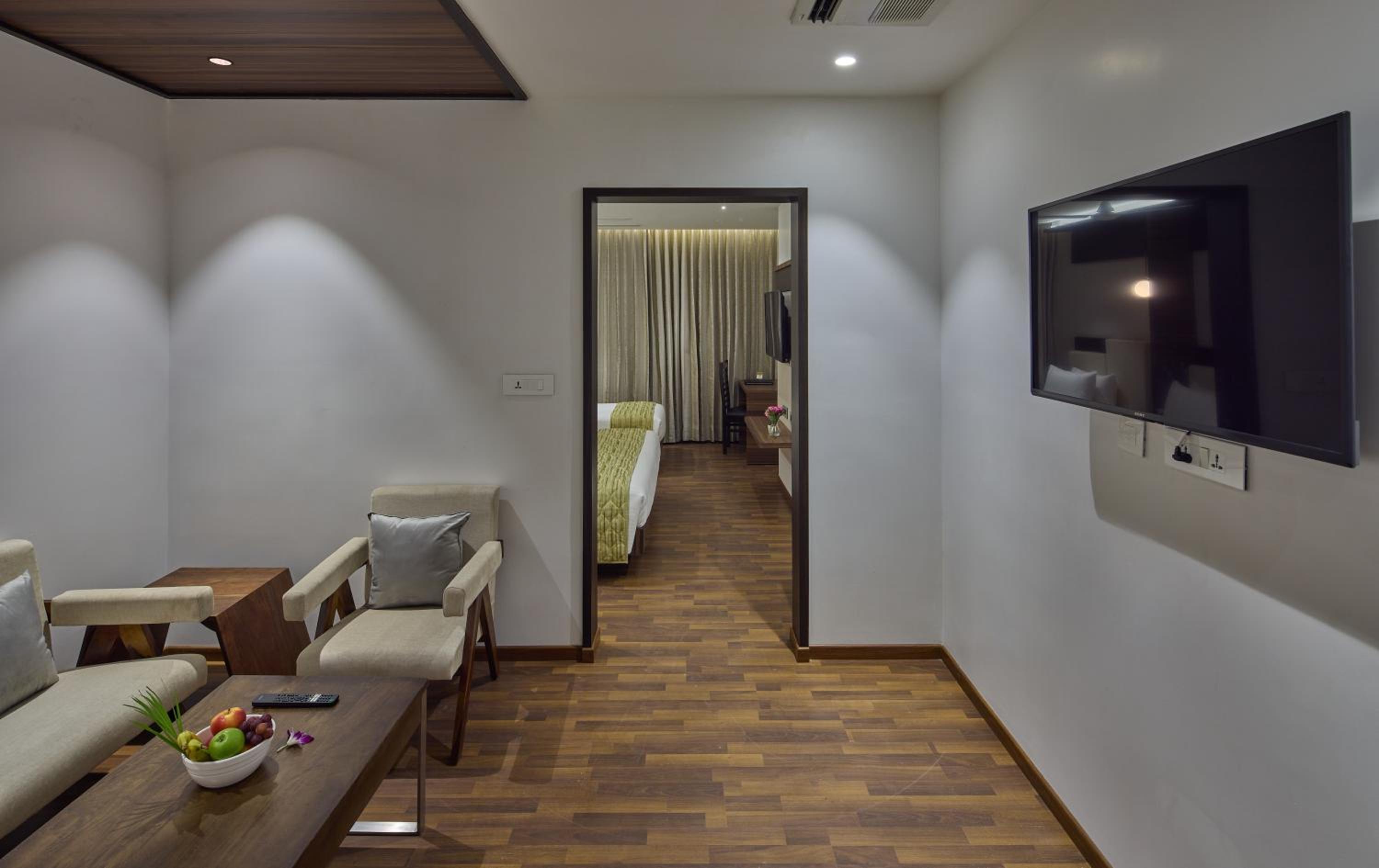 Royal Suite 01 Double Bed
 - Photo 3