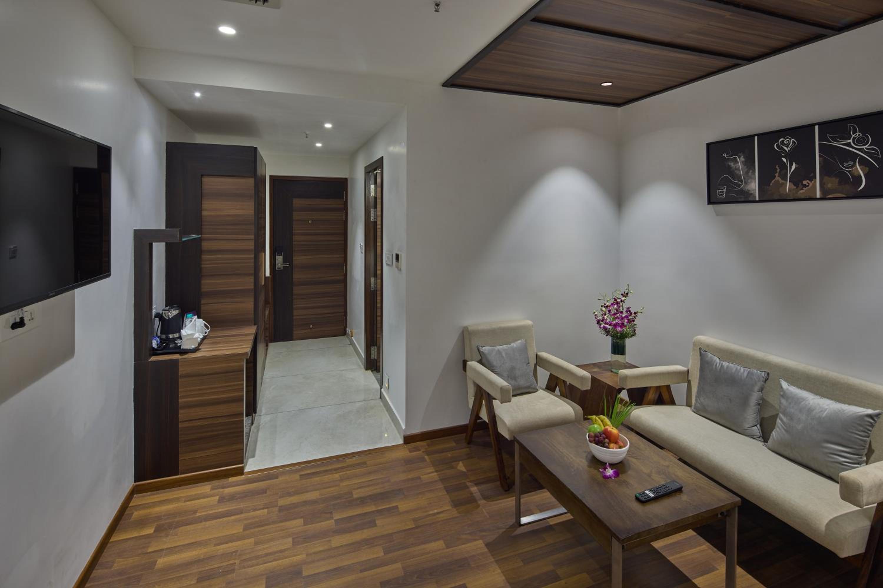 Royal Suite 01 Double Bed
 - Photo 1