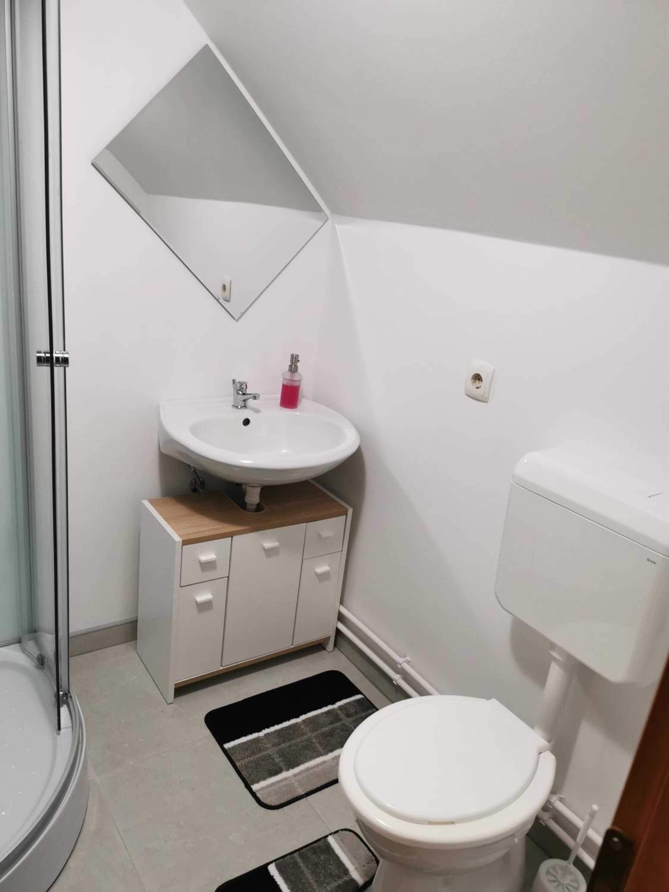 Triple Room with Private Bathroom - Photo 2