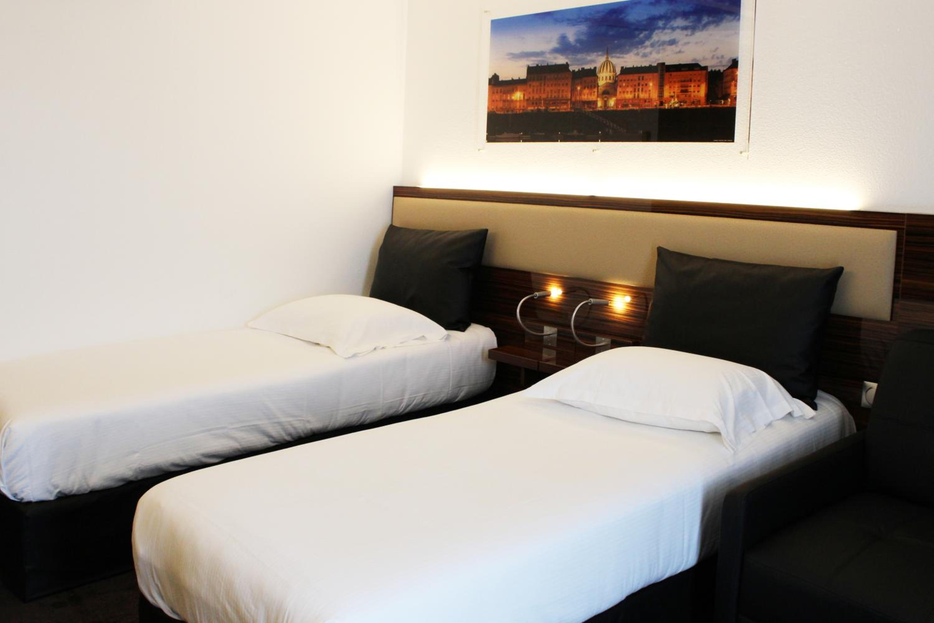 Deluxe Twin Room - Photo 3