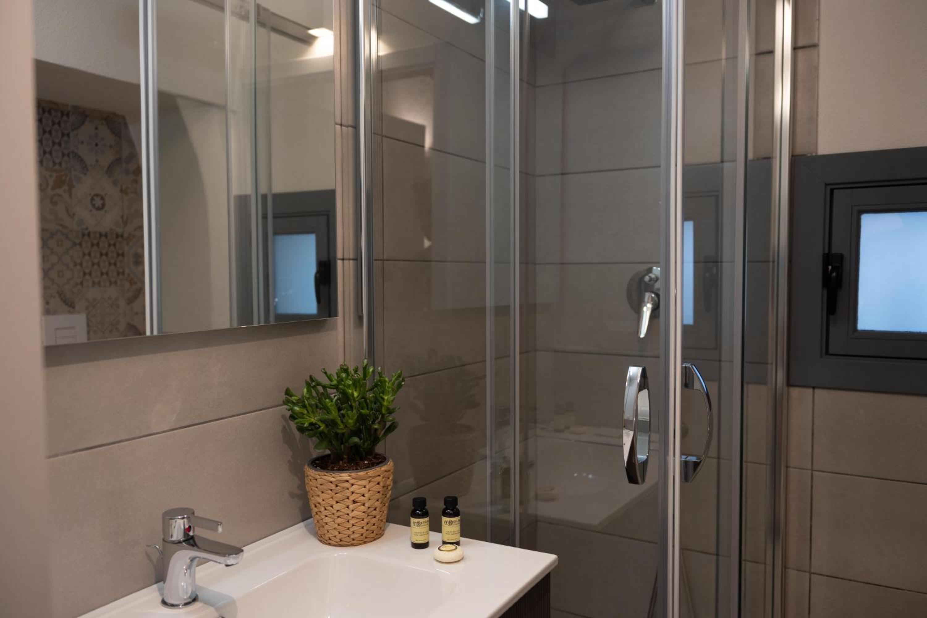Large Double Room - Photo 11