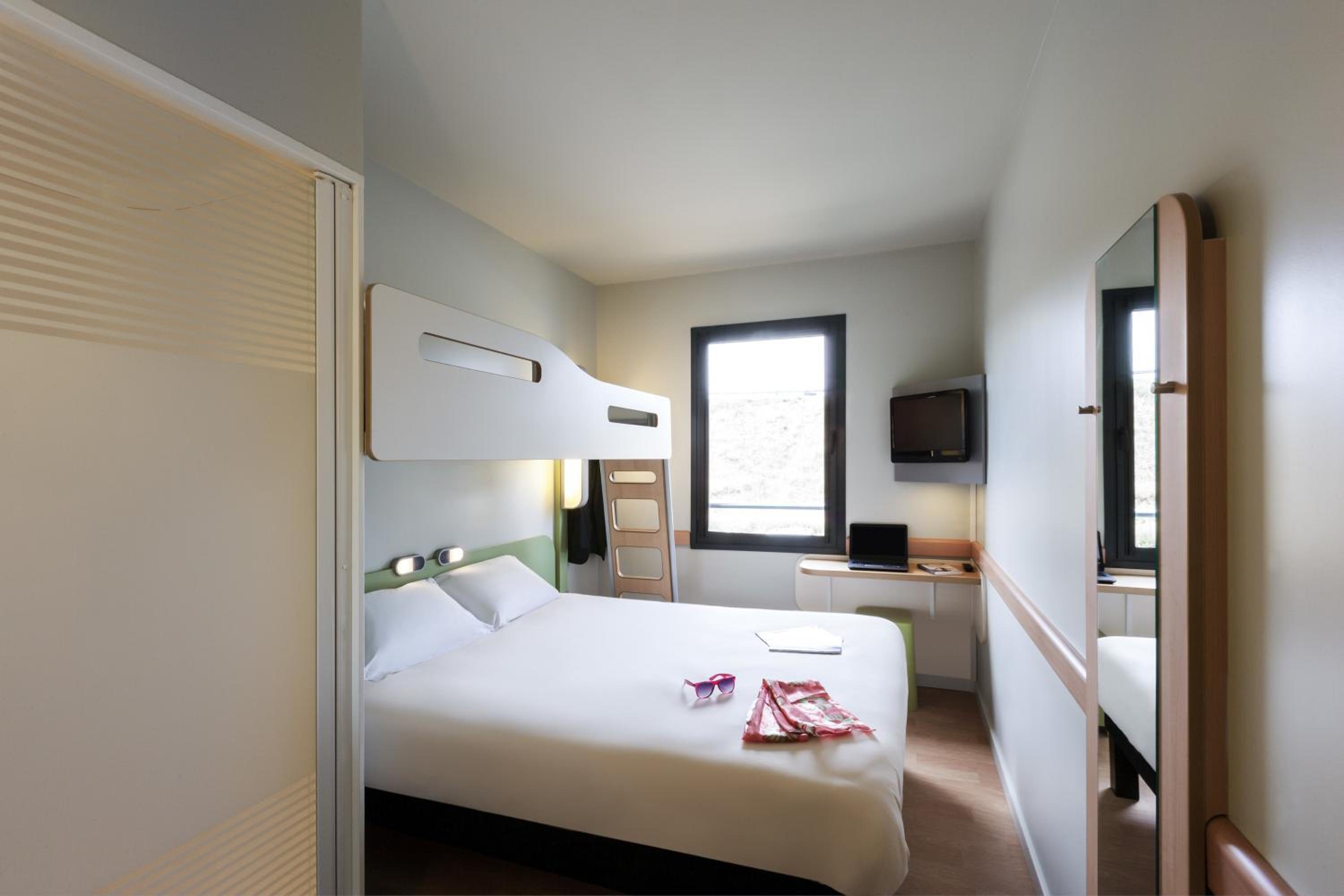Double Room with Bunk Bed - Photo 1