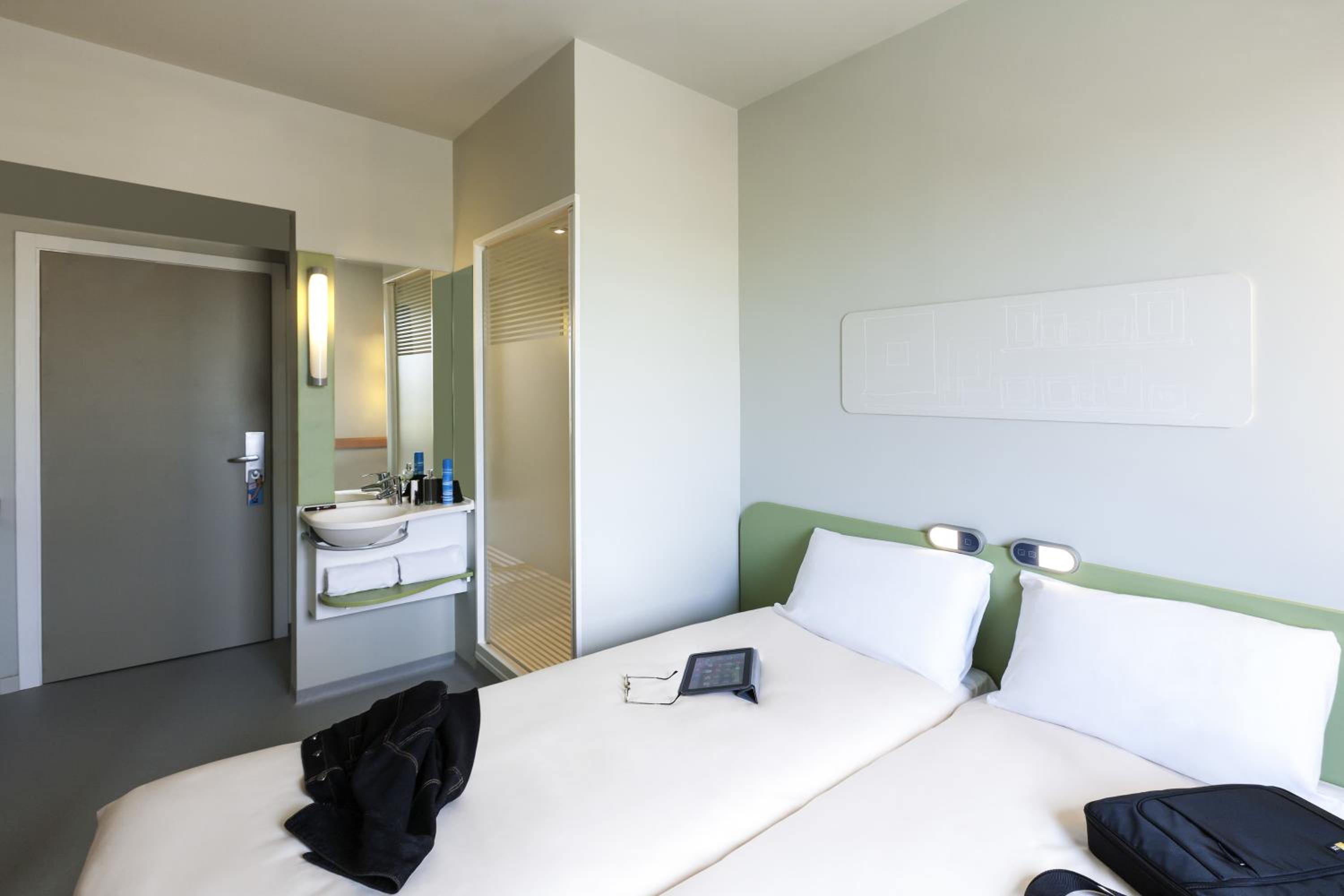 Twin Room - Photo 1