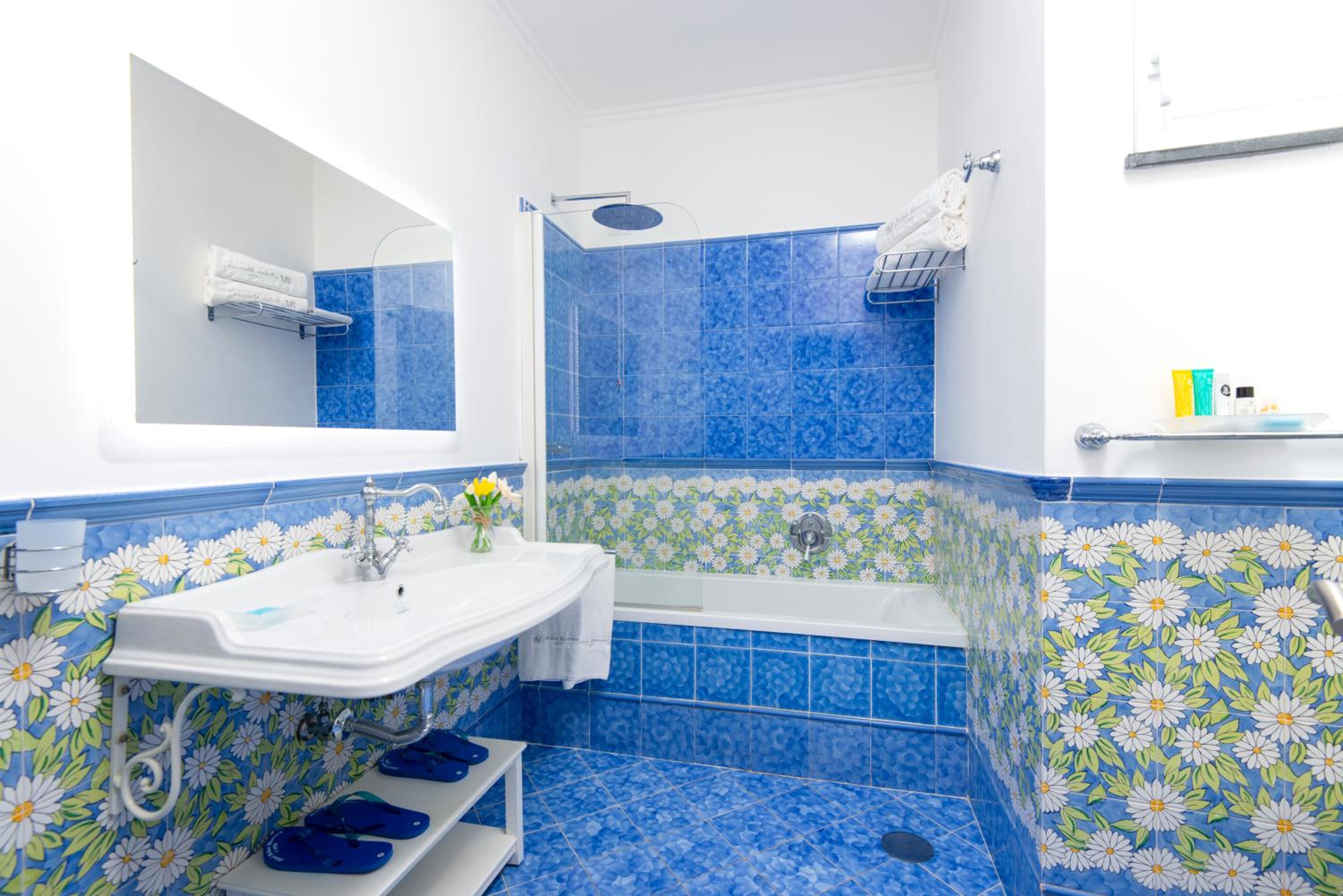 Deluxe Double Room with Sea View - Photo 6