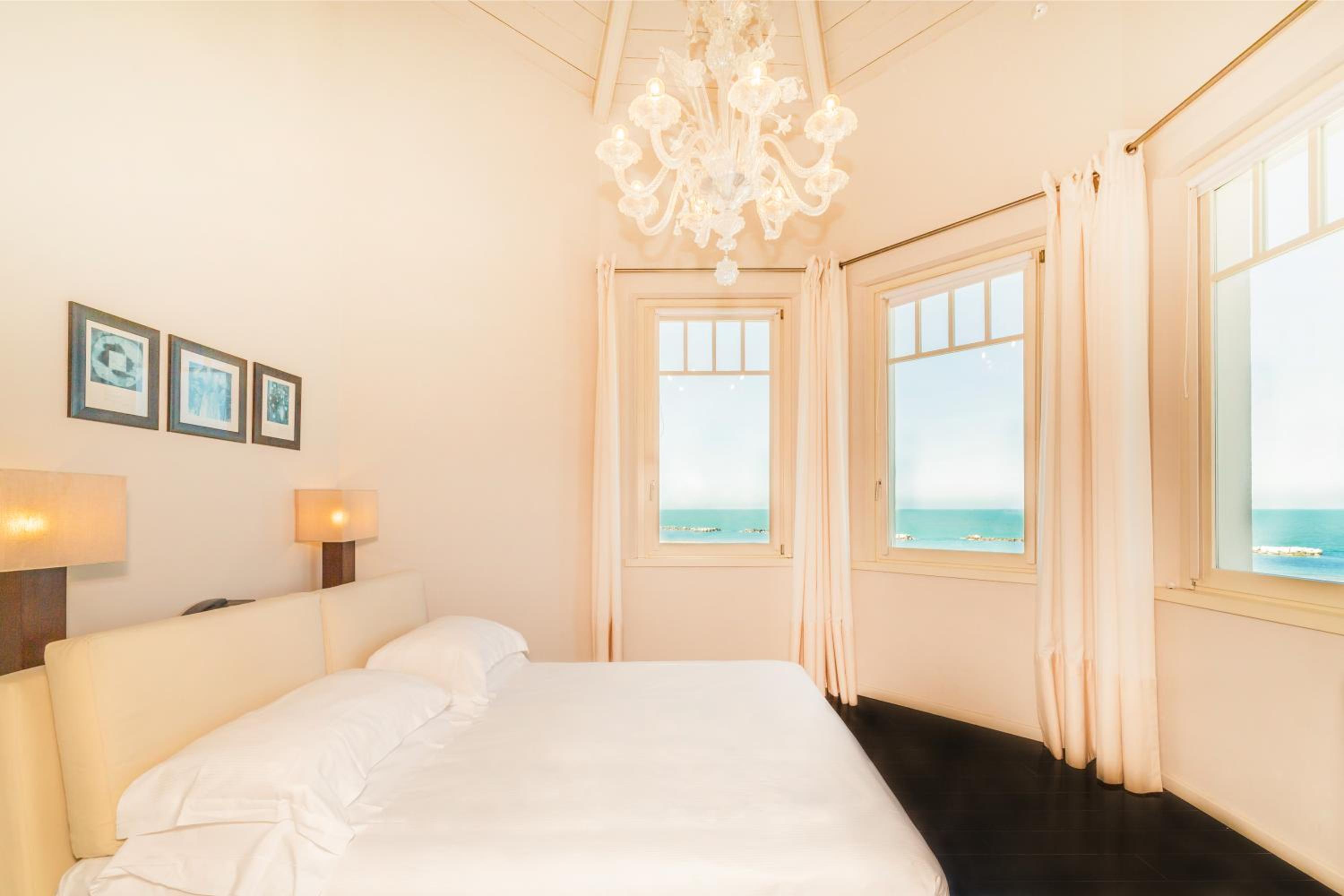 Suite with Sea View - Photo 2