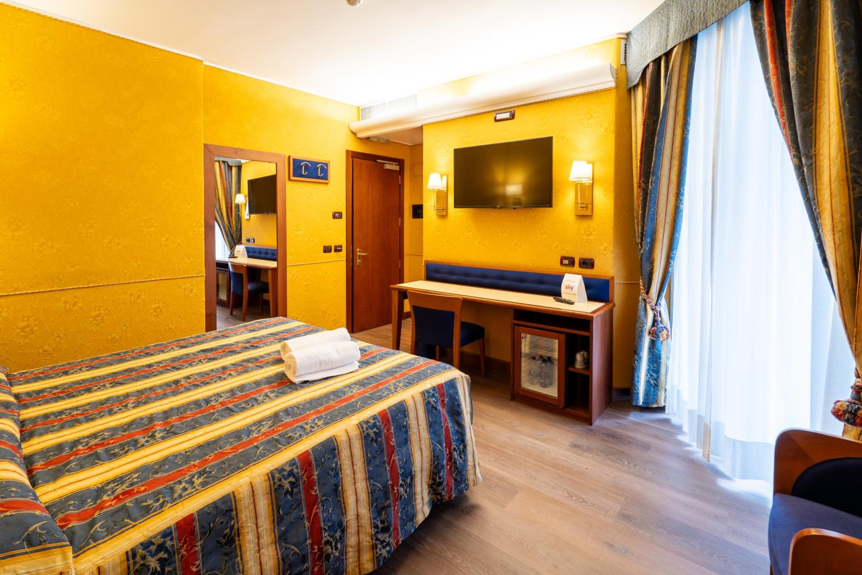 Superior Double Room thumbnail 6