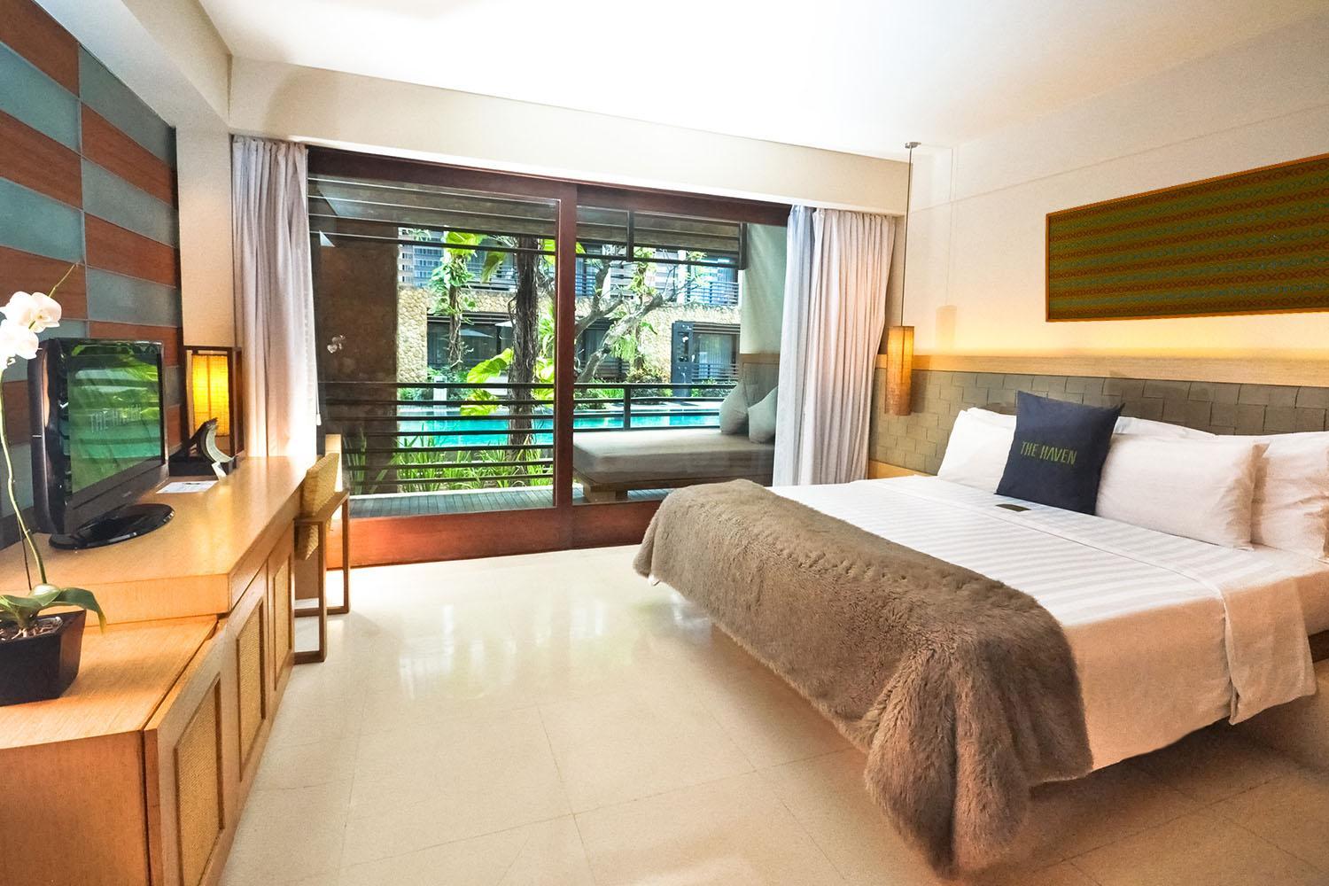 Premier 1 Bedroom Suite Pool View with Balcony - Photo 1