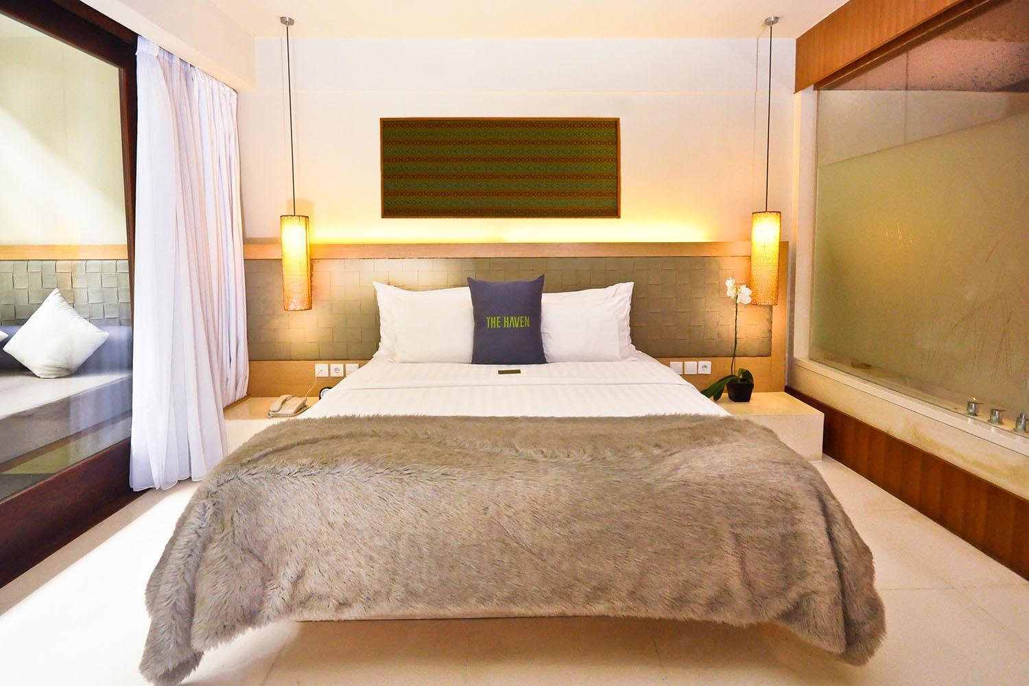 Premier 1 Bedroom Suite Pool View with Balcony - Photo 12