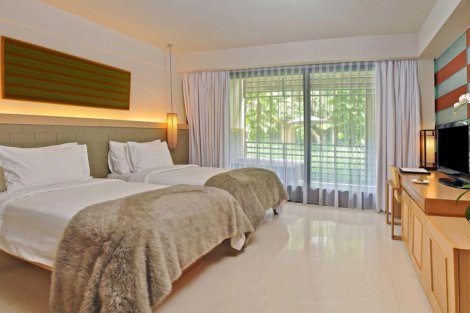 Premier Suite 2 bedroom Pool View with Balcony - Photo 15