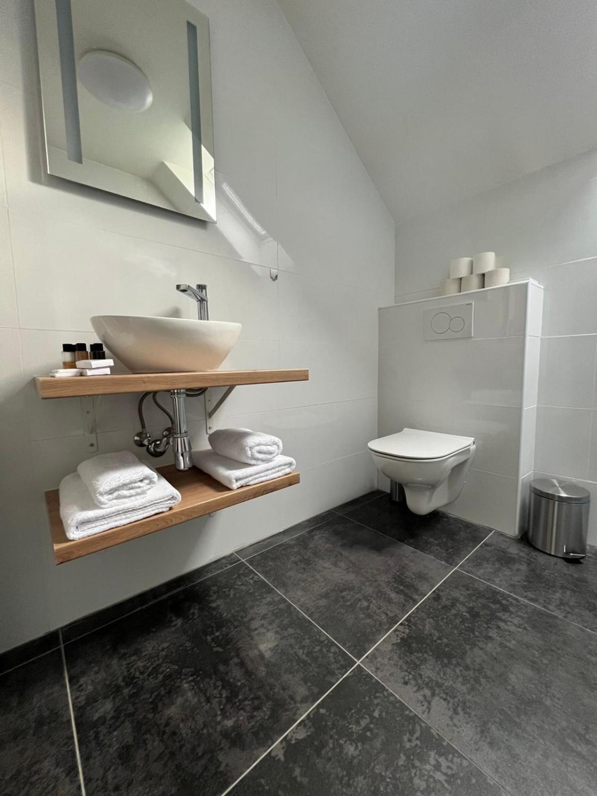 Deluxe Suite - Photo 11