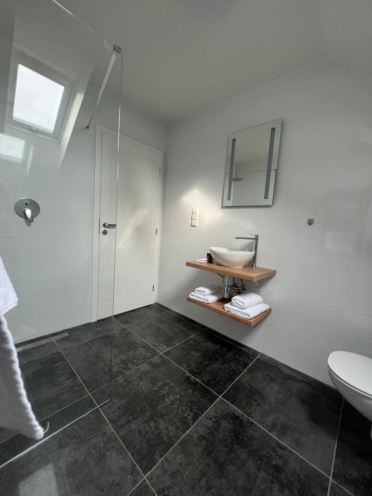 Deluxe Suite - Photo 10