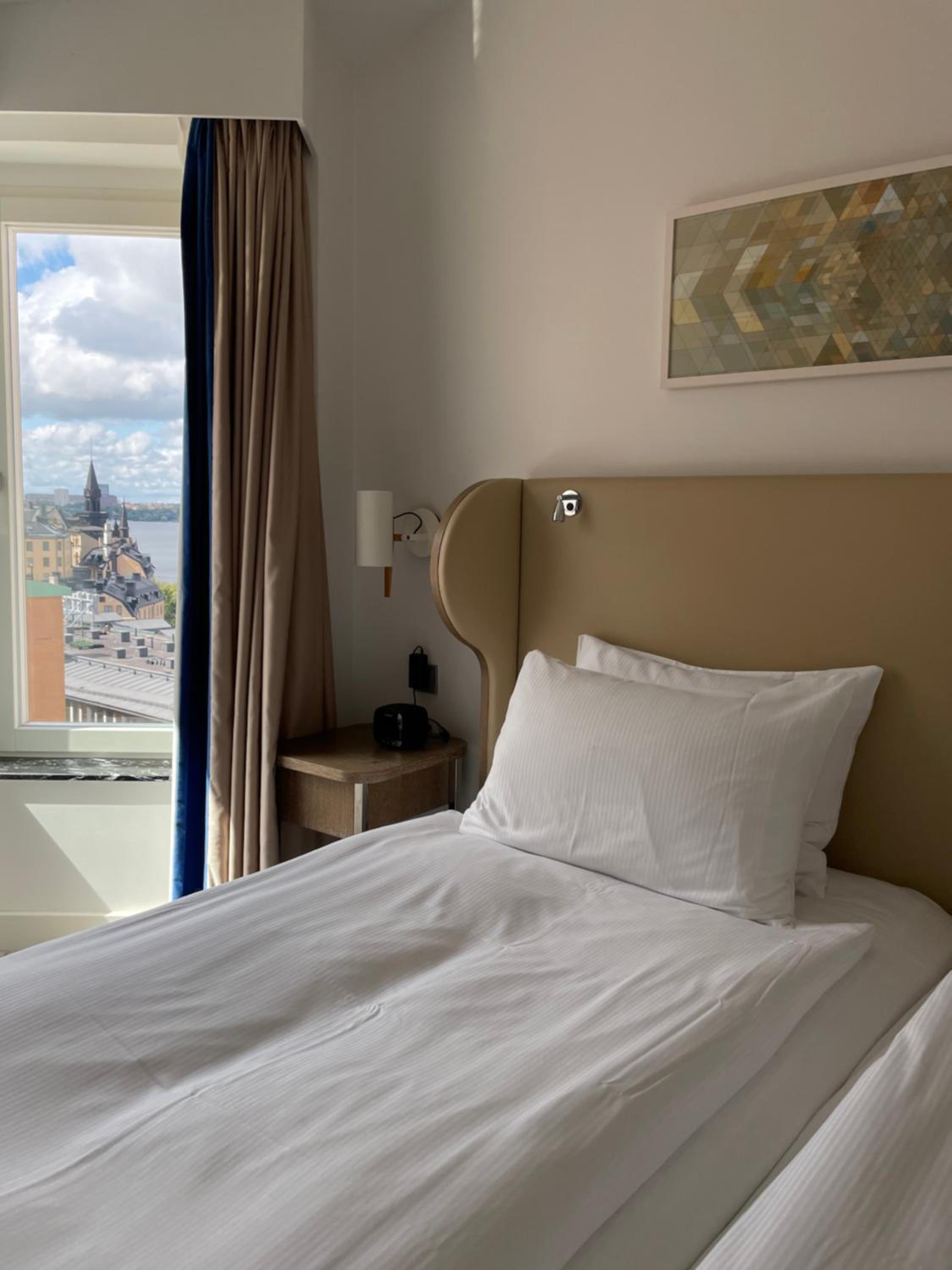Deluxe King Room - Photo 3