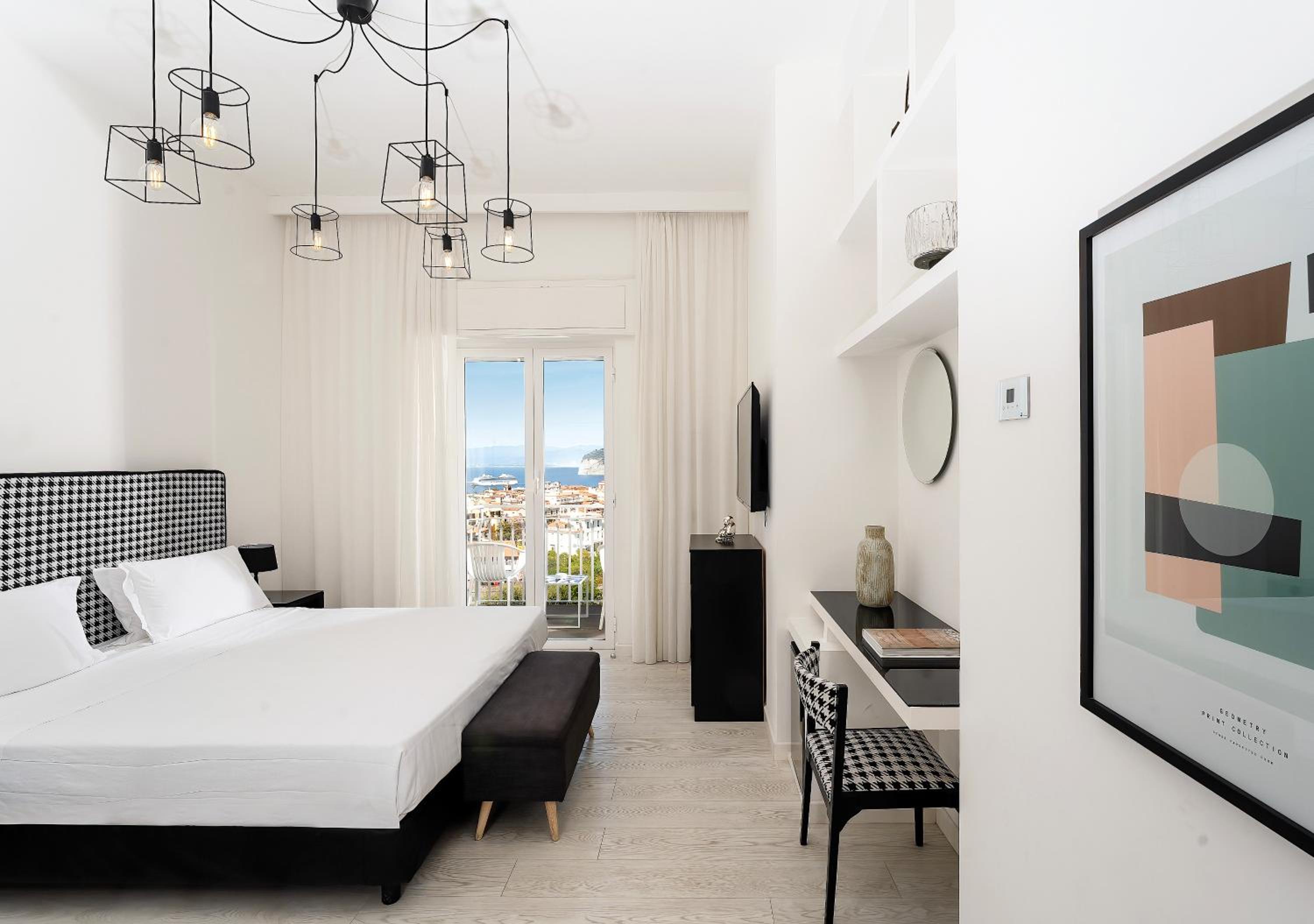 Deluxe Double Or Twin Room With Sea View - Photo 1