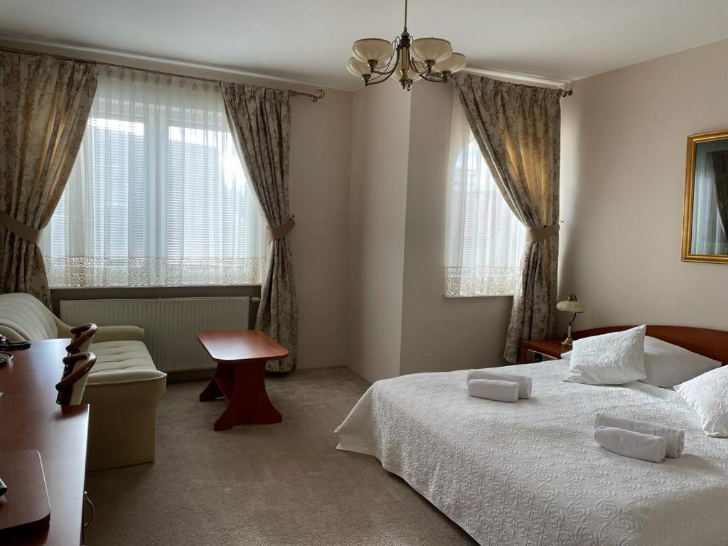 Family Room (2 Adults + 2 Children) - Photo 1