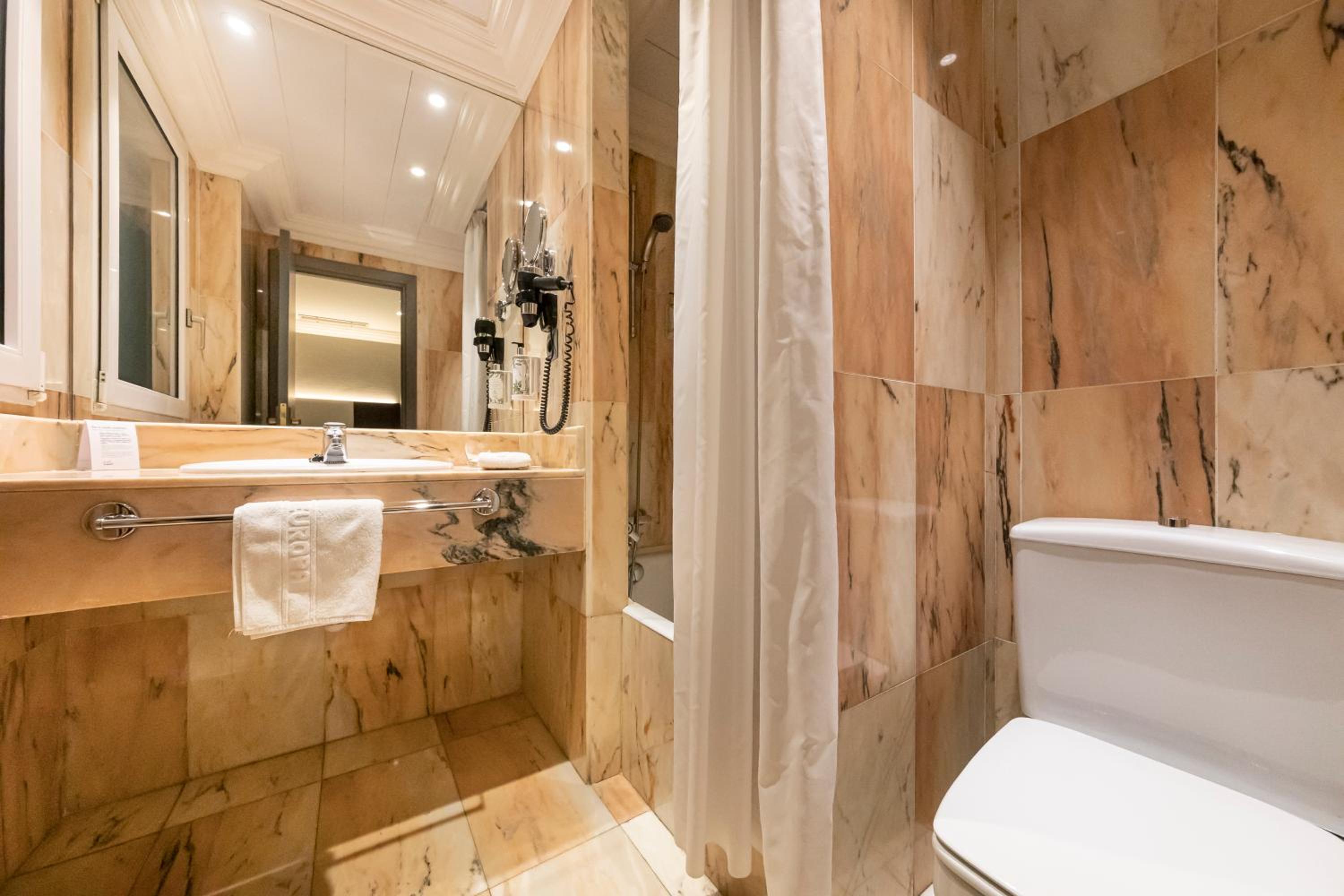 Small Double Room with views of the Bull running photo 2