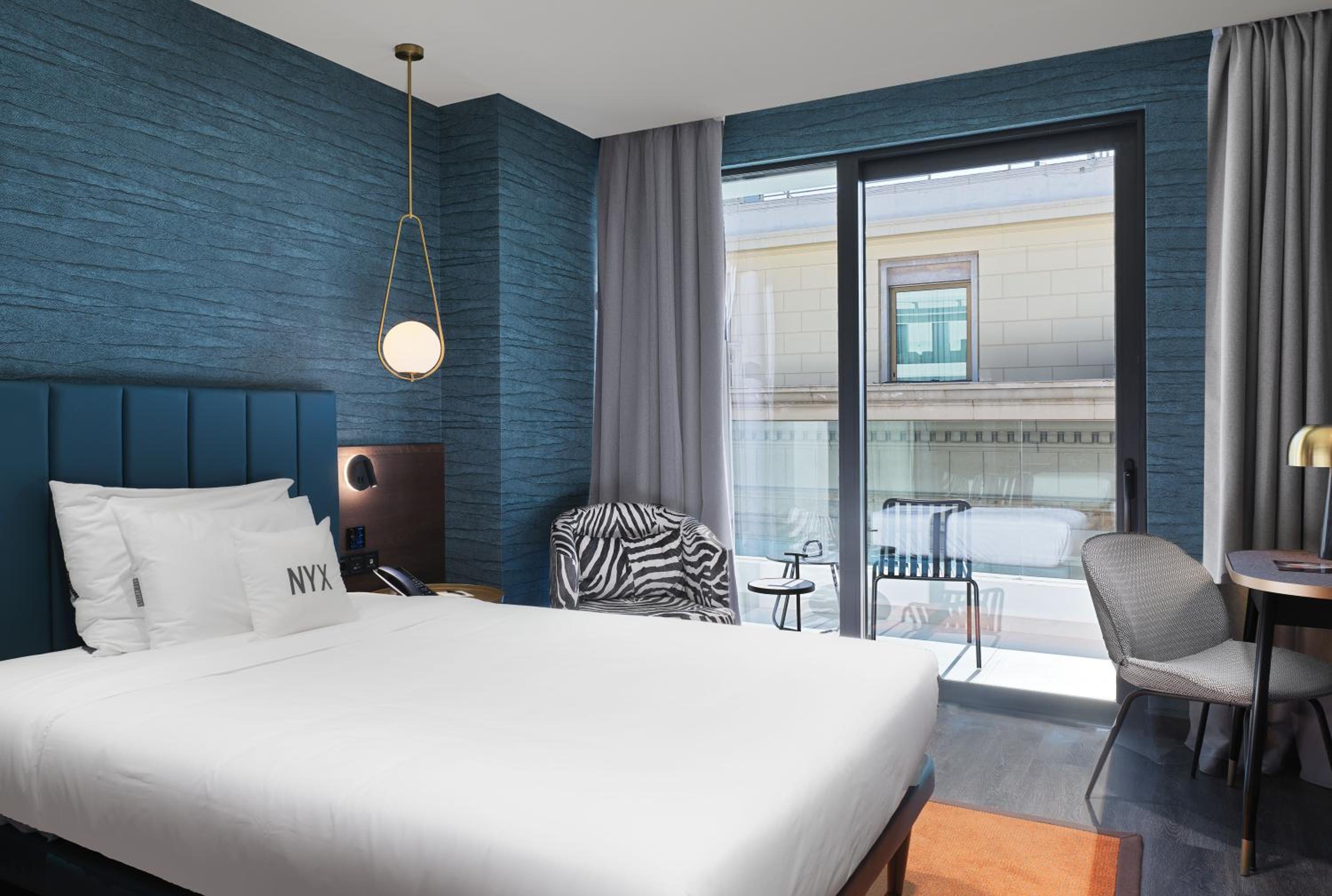 Heaven Acropolis Suite with Lounge Access thumbnail 5