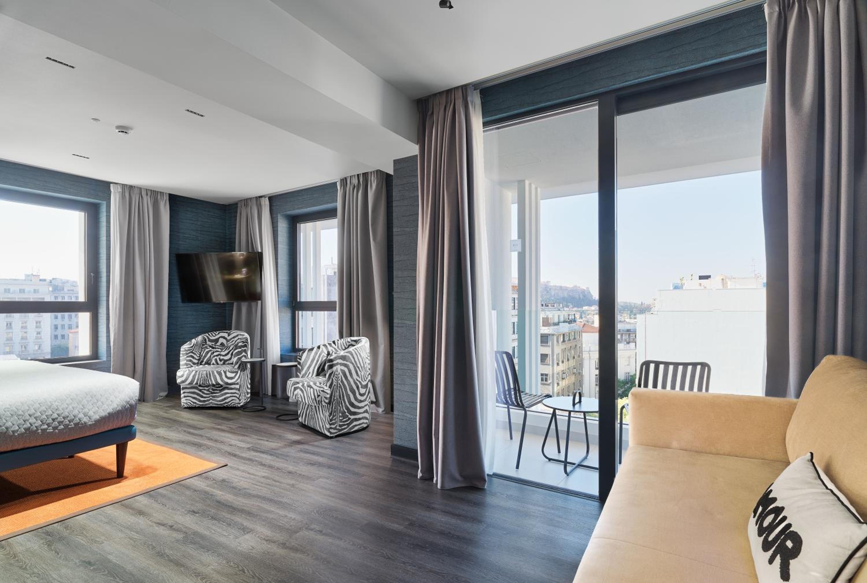 Heaven Acropolis Suite with Lounge Access