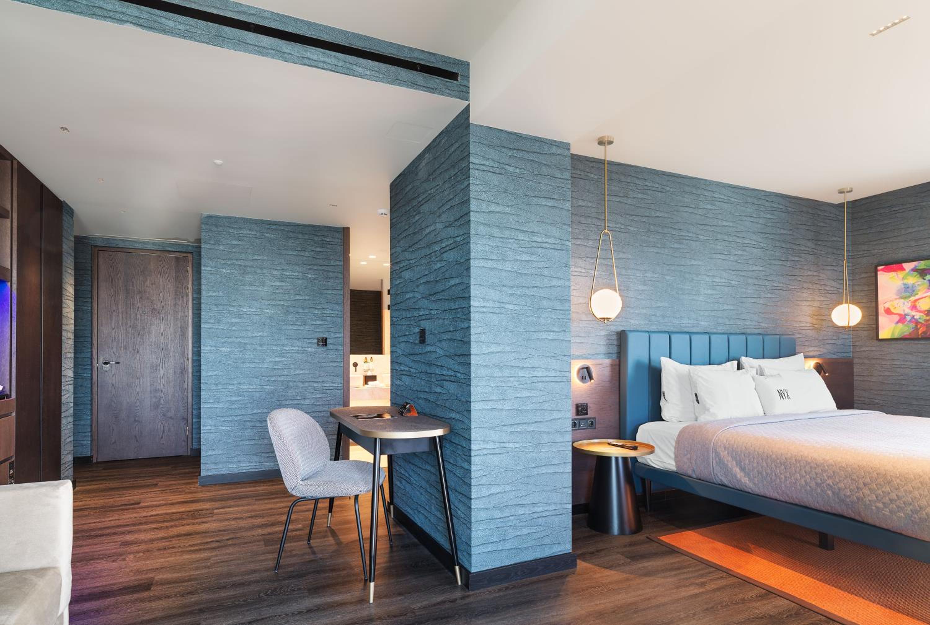 Heaven Acropolis Suite with Lounge Access thumbnail 6