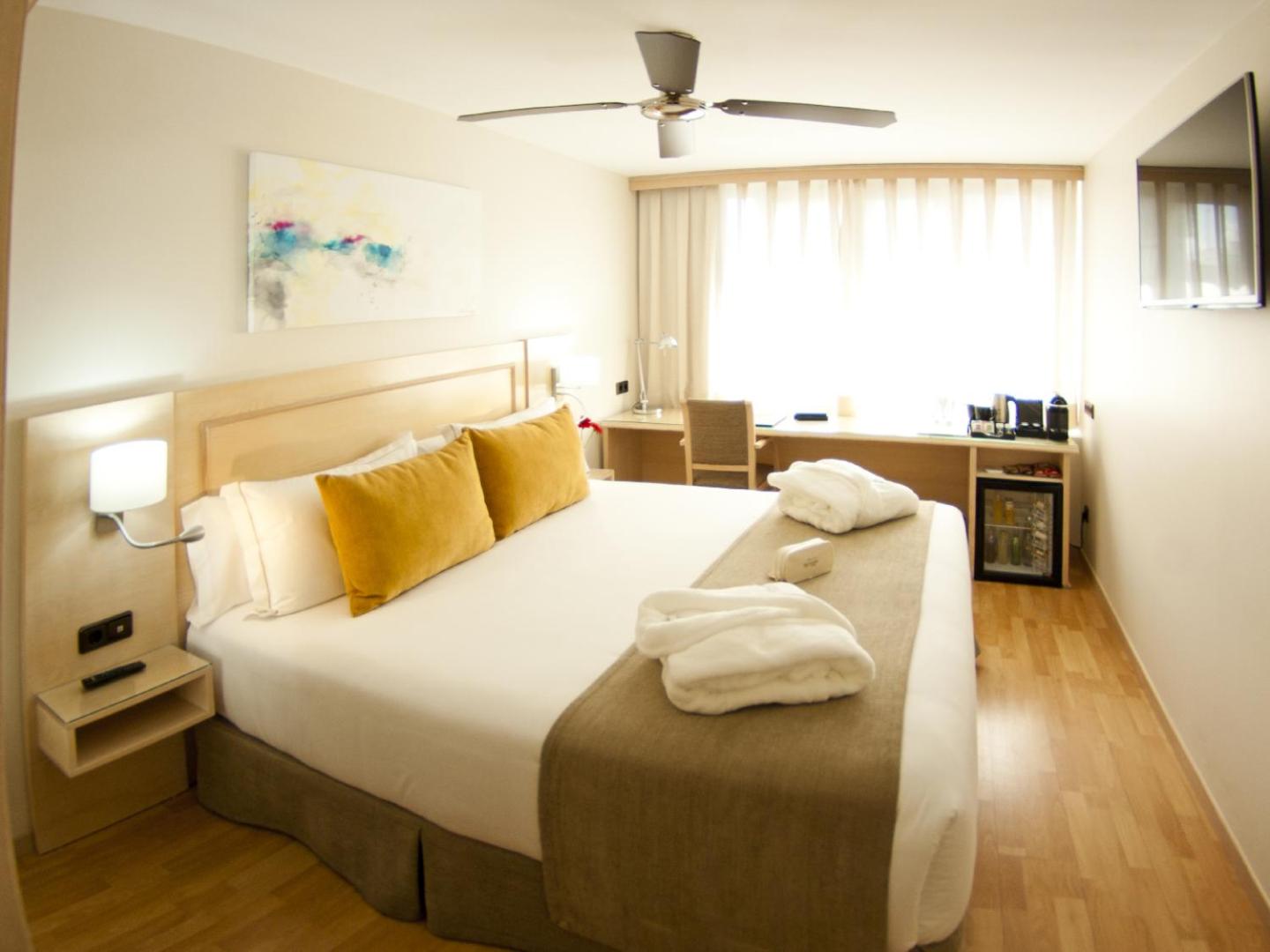 Executive Double Room thumbnail 6