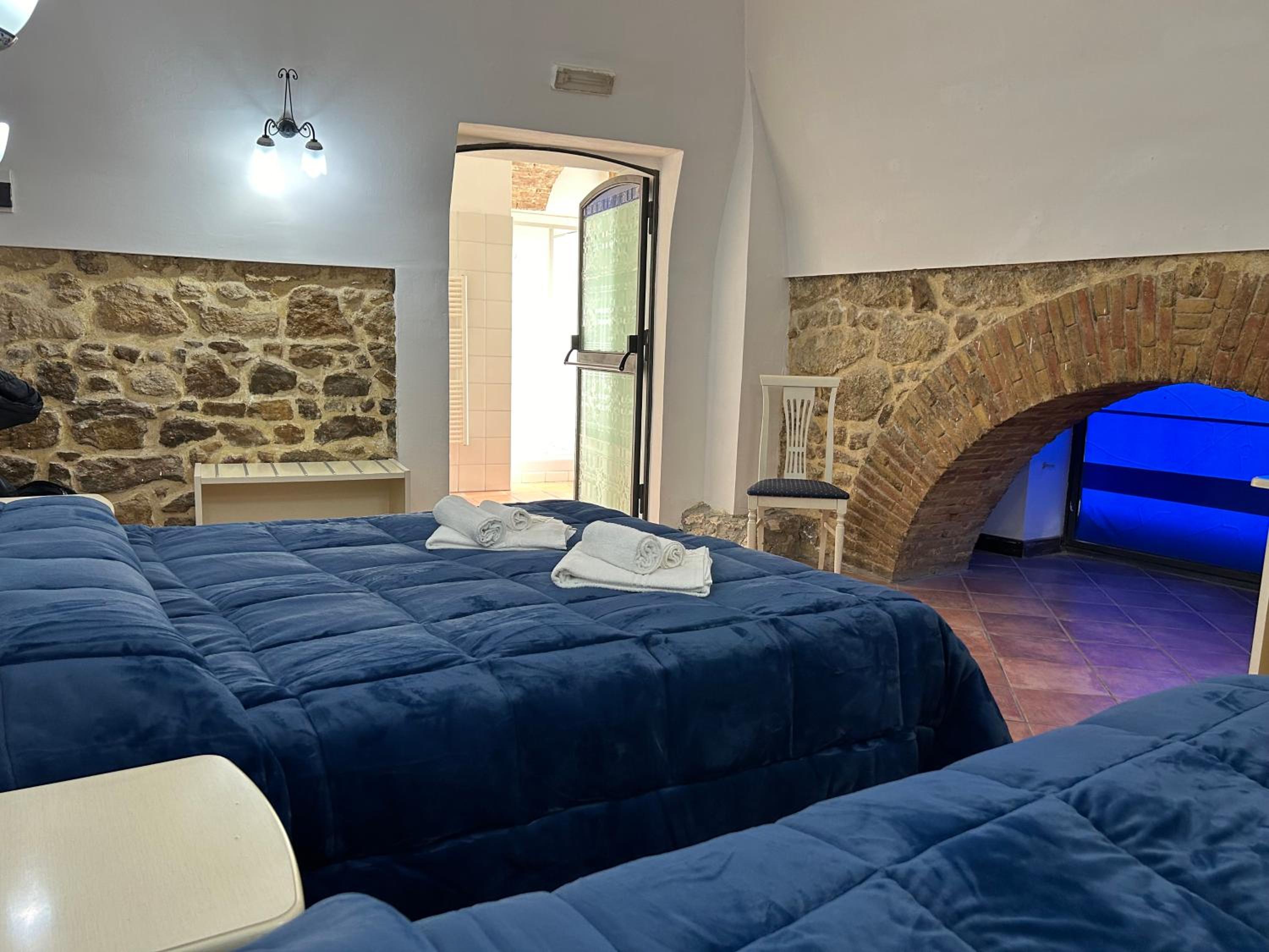 Triple Room photo 2
