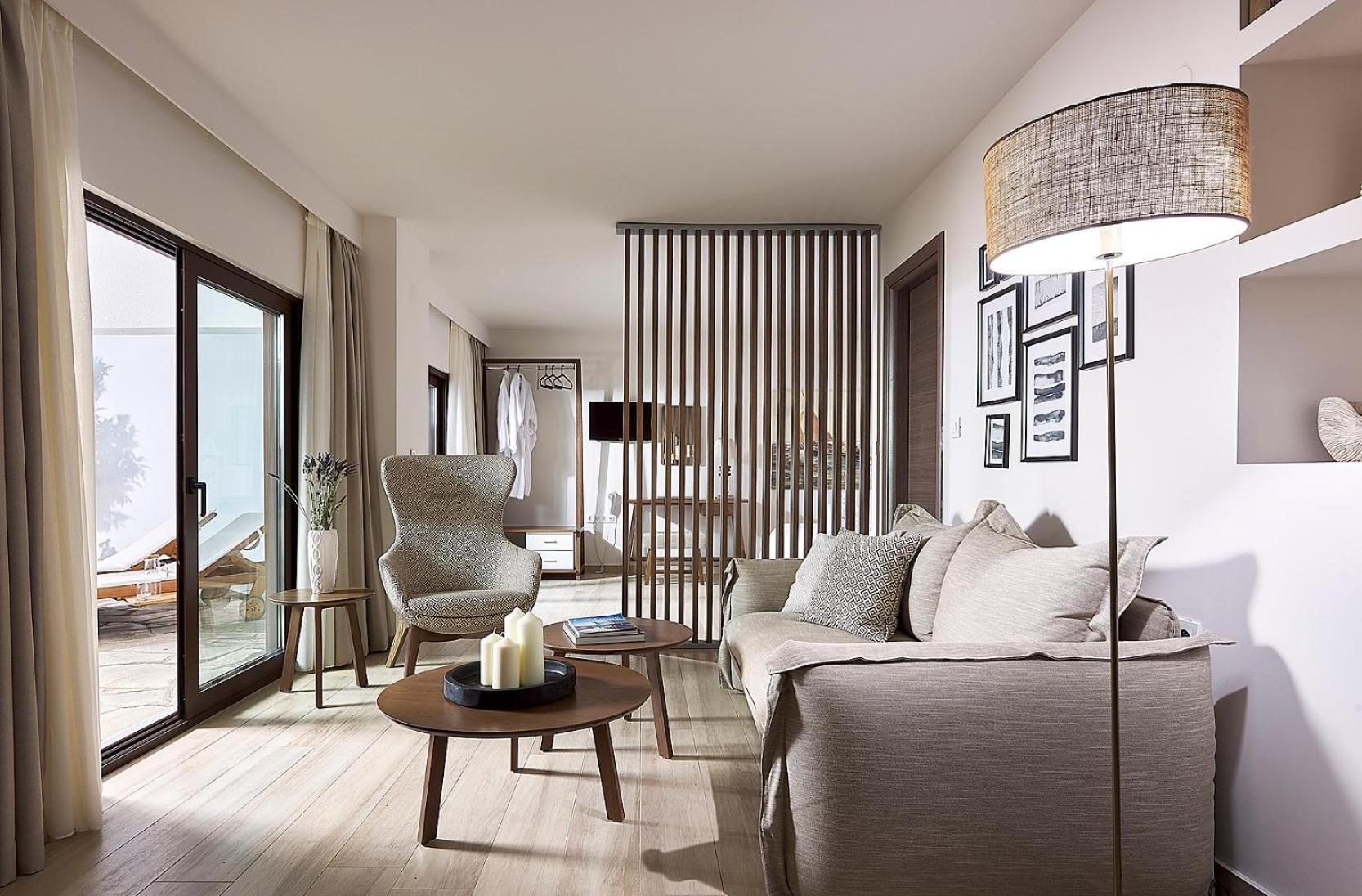 Deluxe Suite with Sea View photo 1