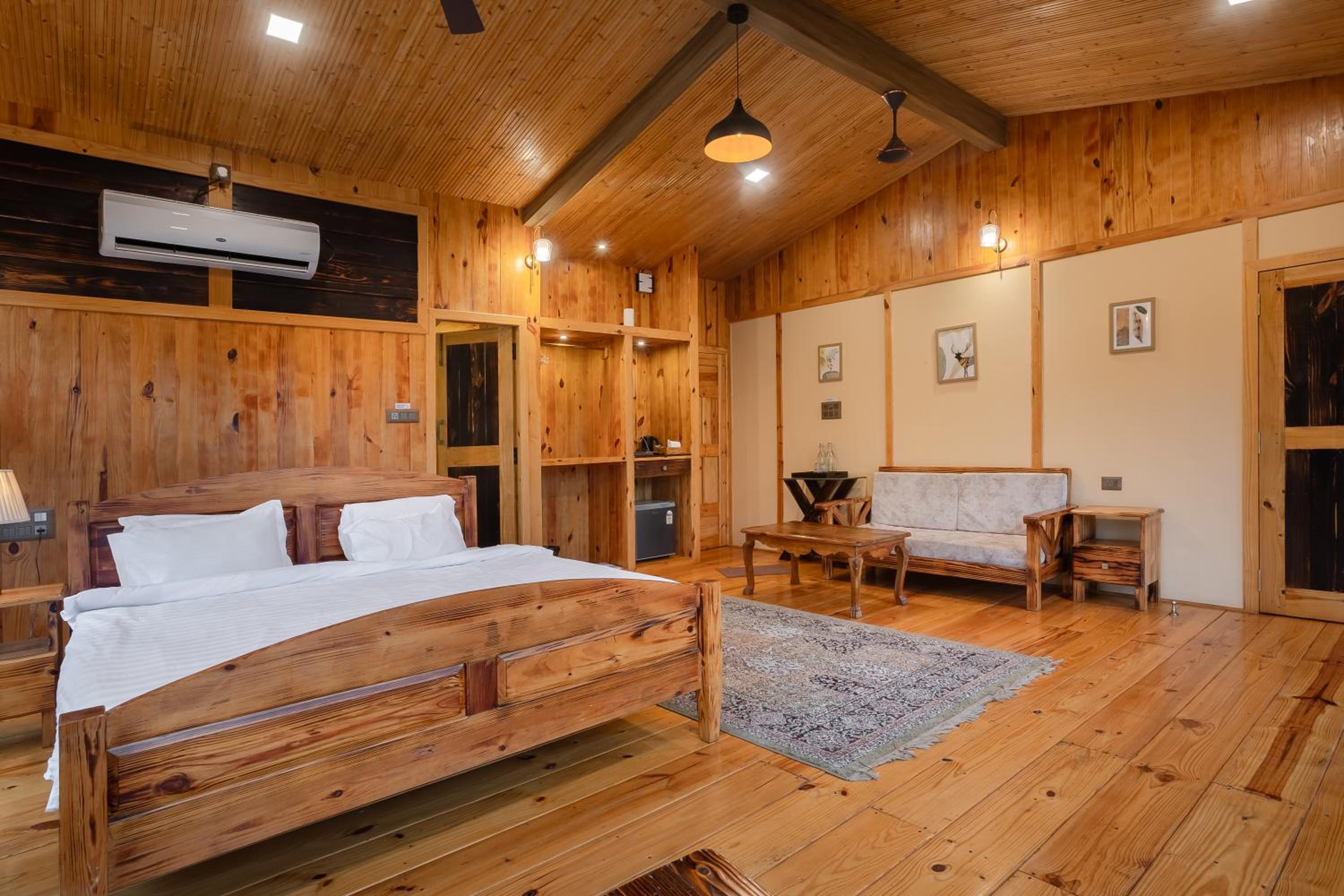 Superior King Room photo 2