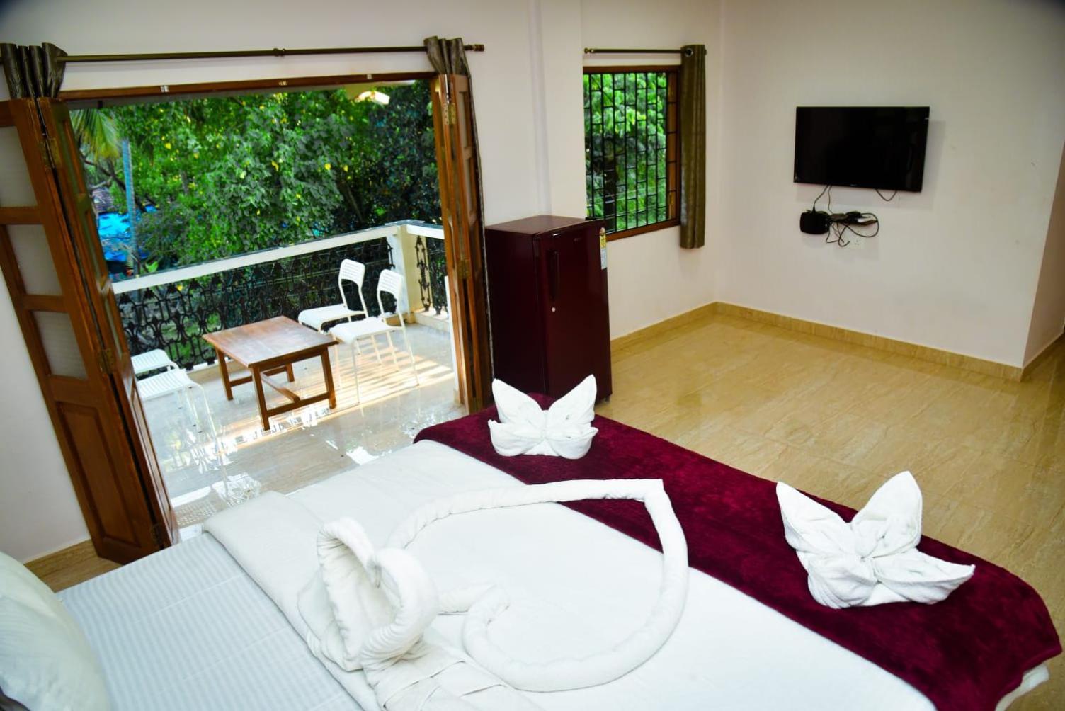 Deluxe Double Room with Balcony - Photo 3
