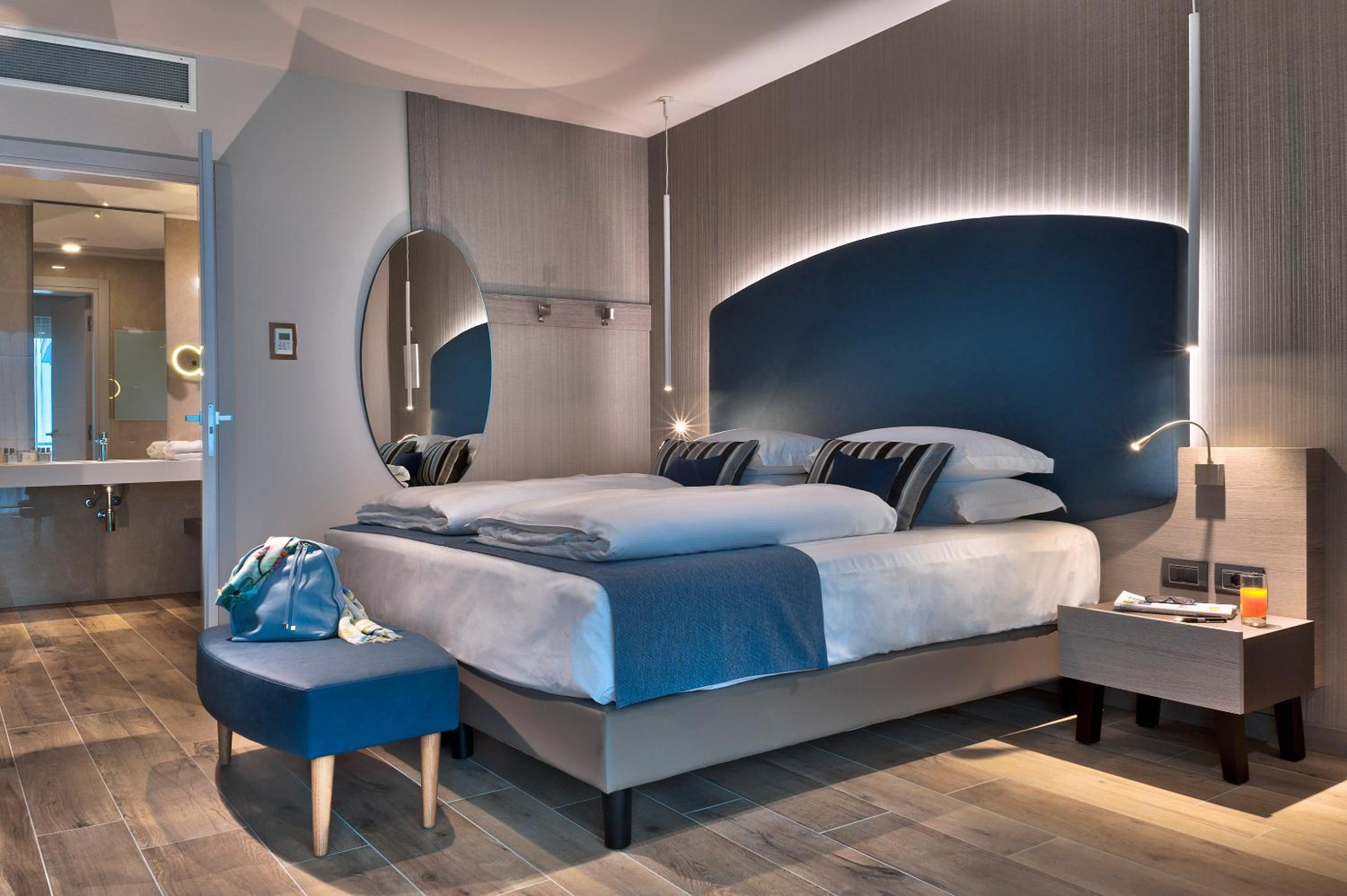 Premium Double Room with Balcony and Partial Lake View 