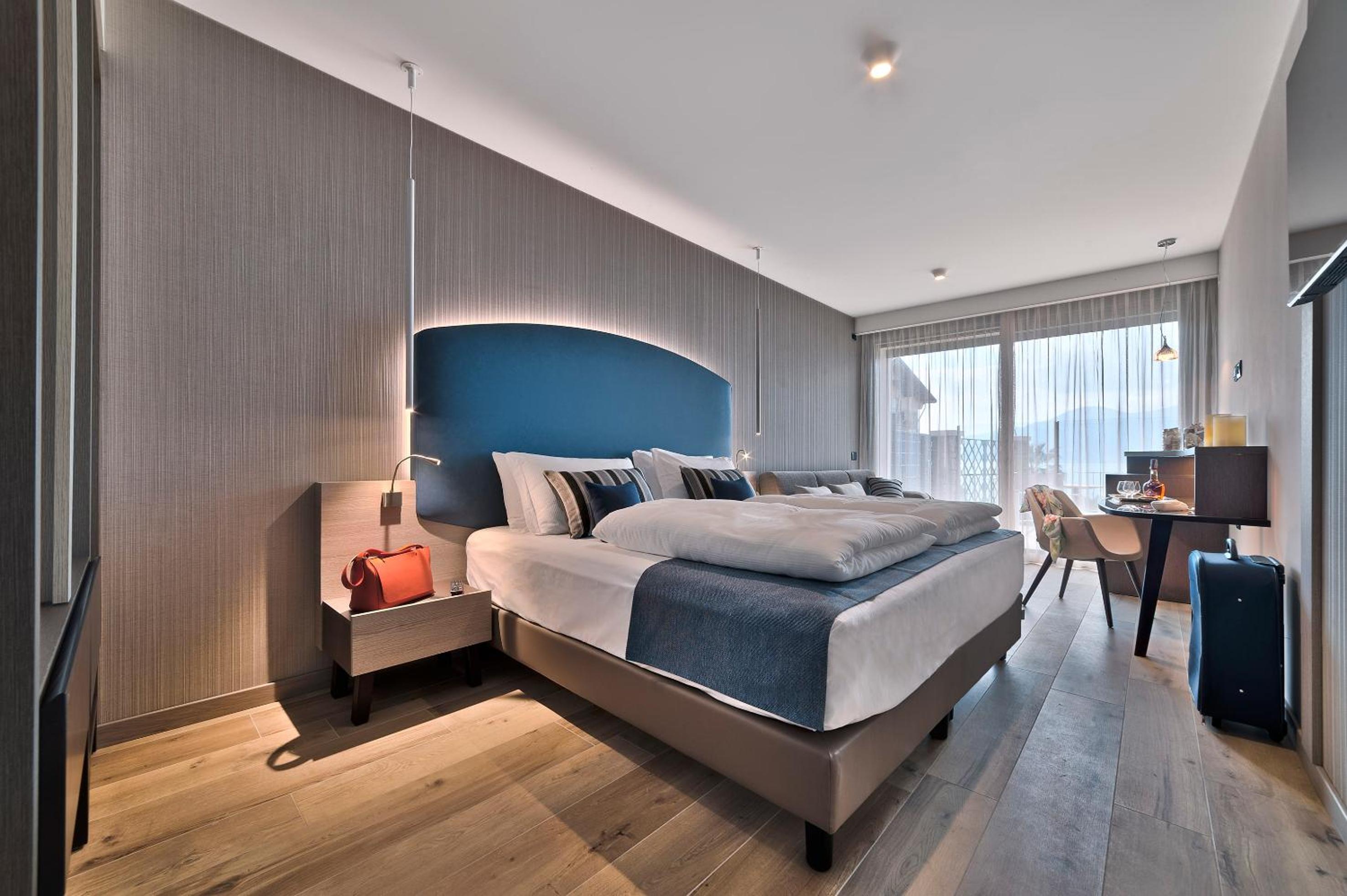 Deluxe Double Room with Terrace and Lake View