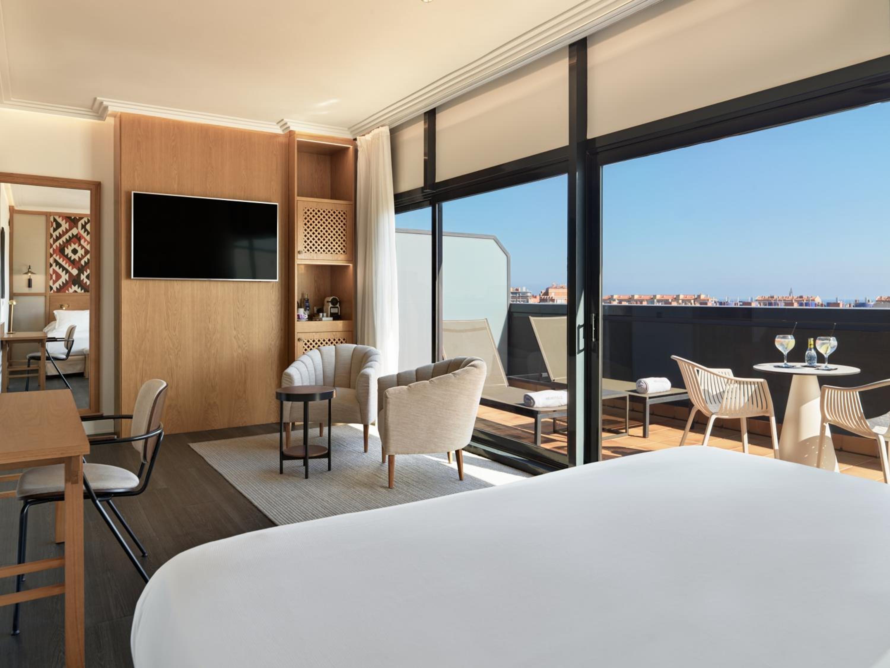 Junior Suite with Terrace and Spa Access thumbnail 5