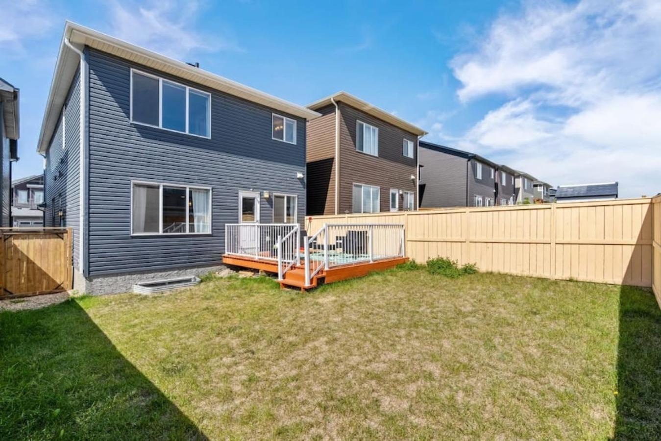 Five-Bedroom House photo 2