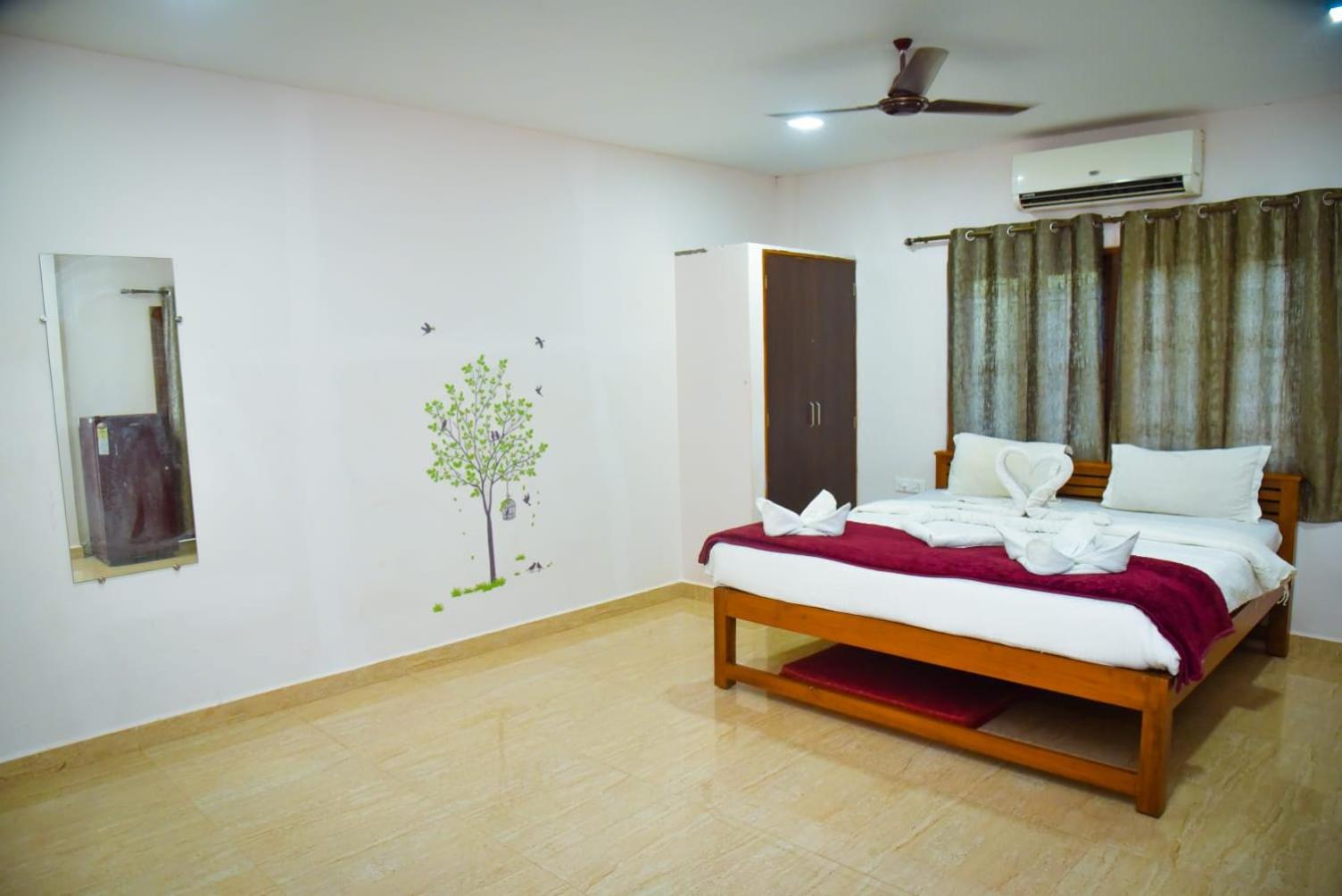 Deluxe Double Room with Balcony - Photo 2