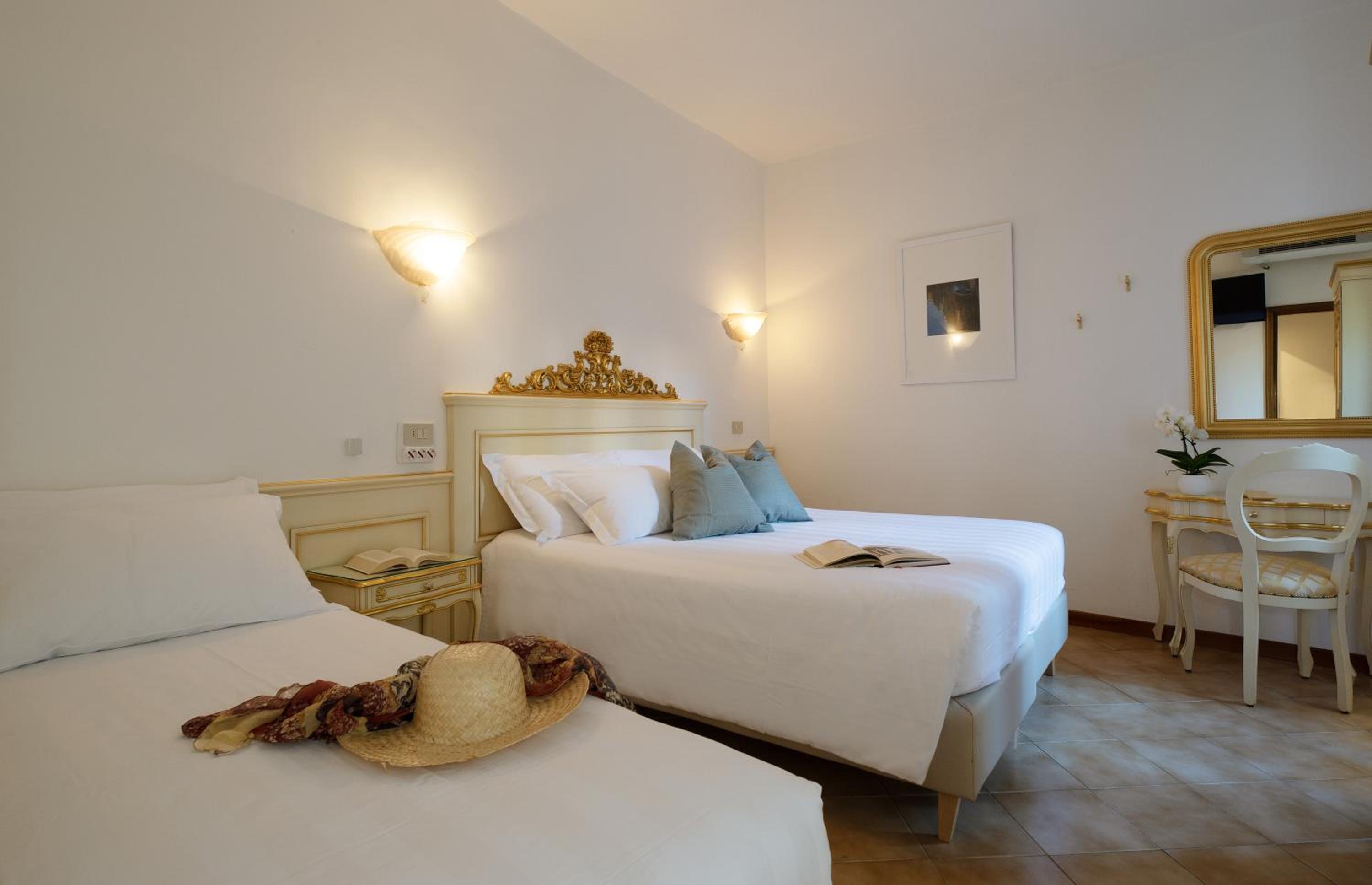 Triple Room with Private Bathroom photo 2
