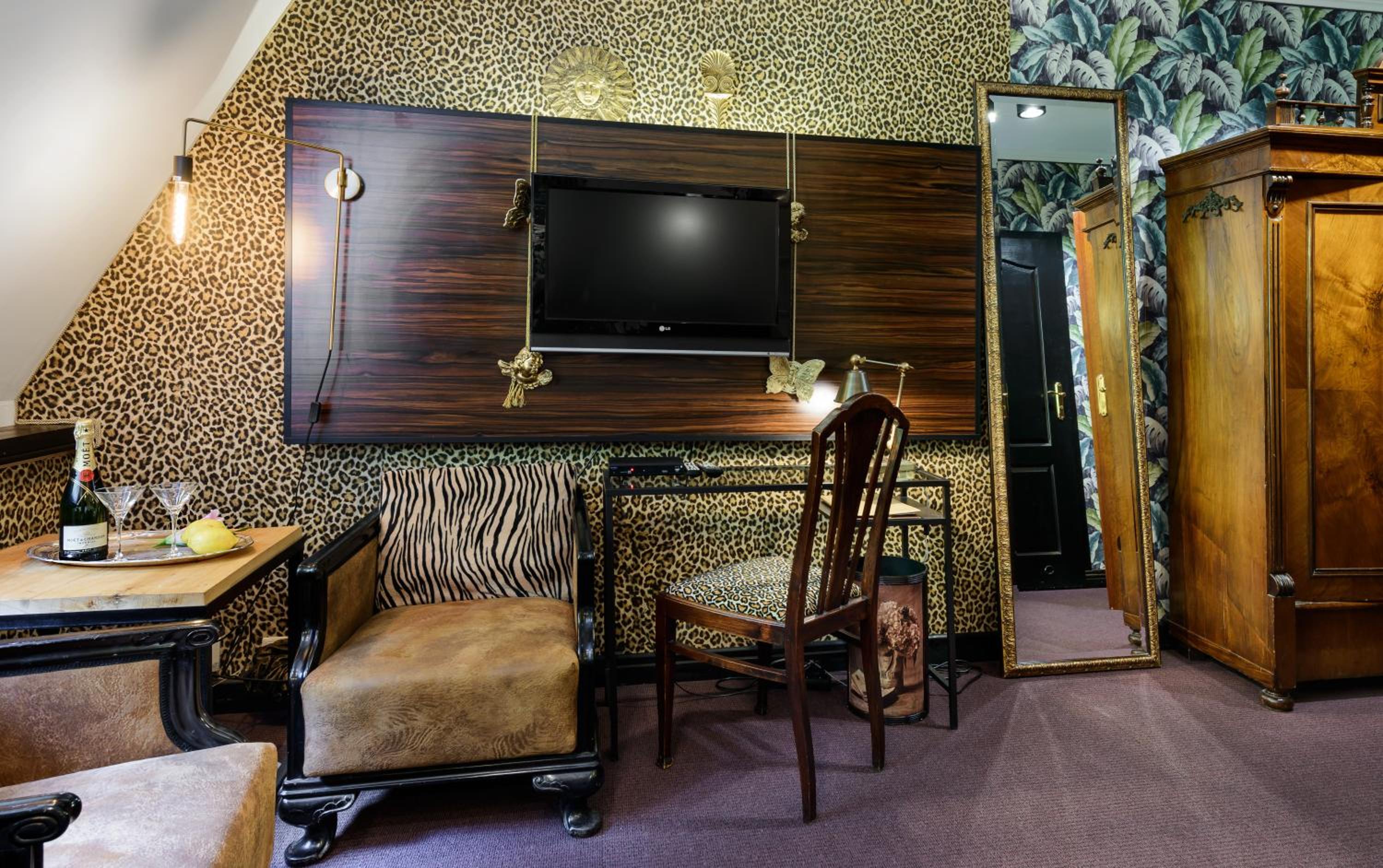 Twin Room - Photo 1