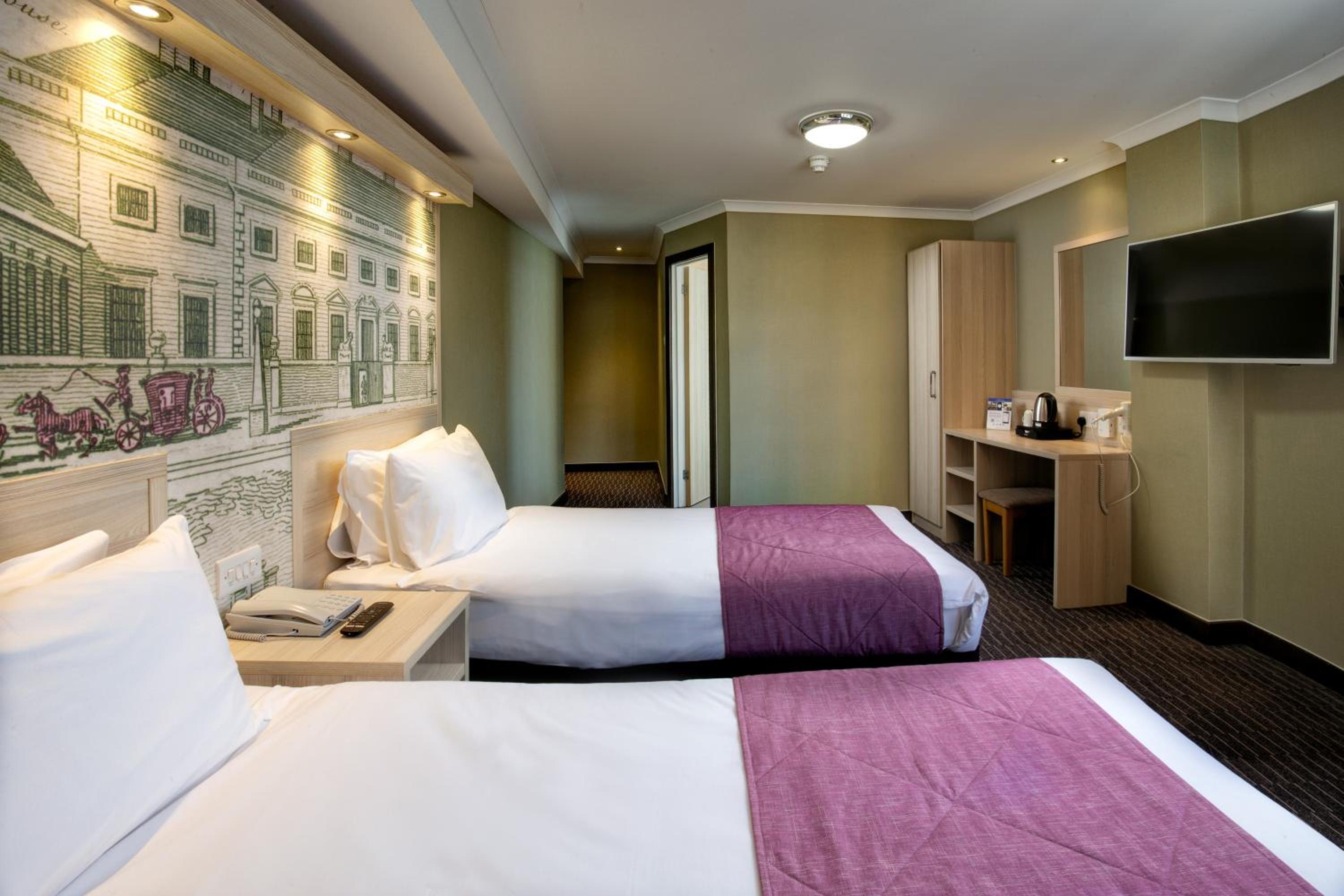 Twin Room with Extra Bed photo 3