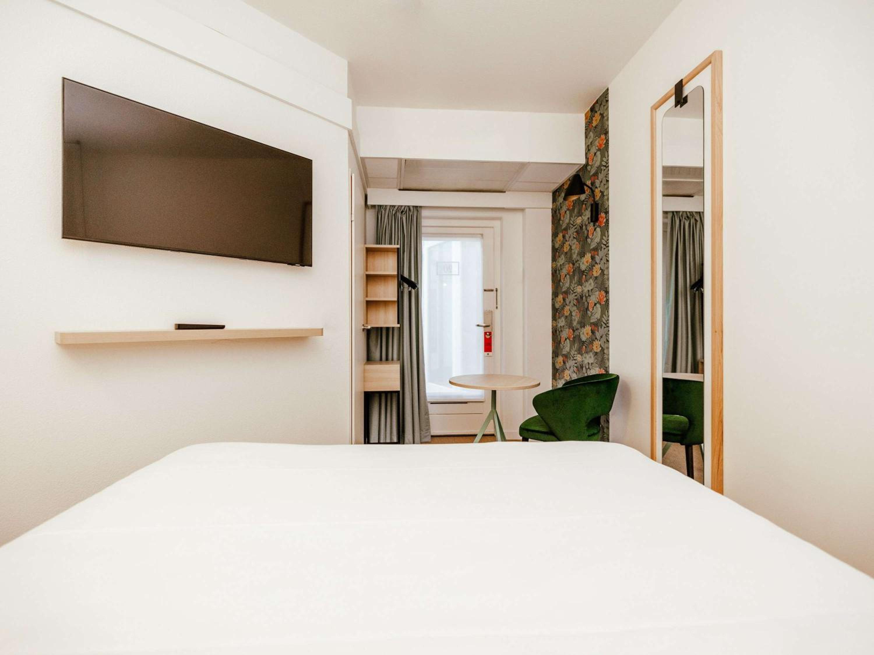 Standard Double Room - Photo 9