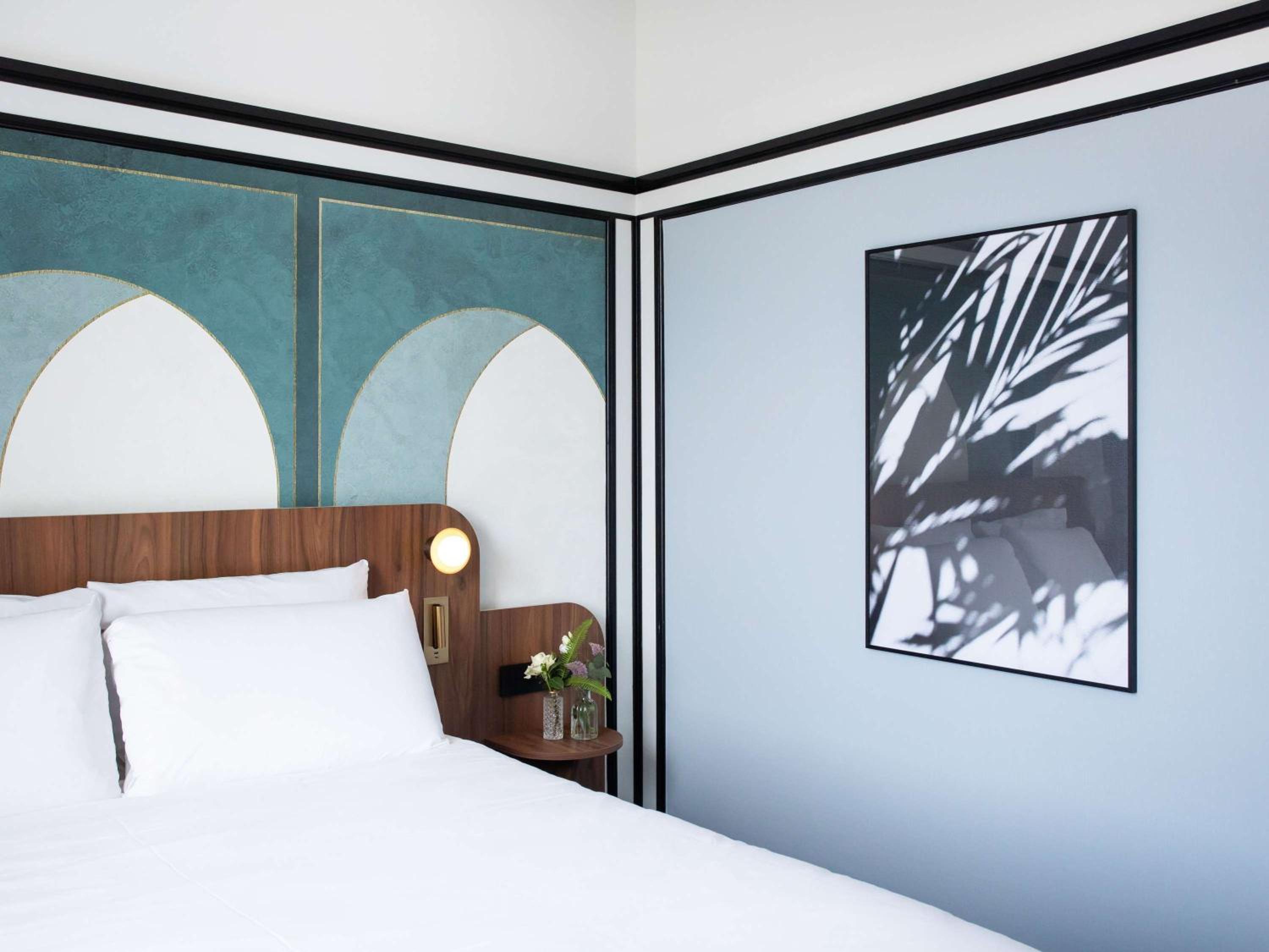 Superior Queen Room thumbnail 6