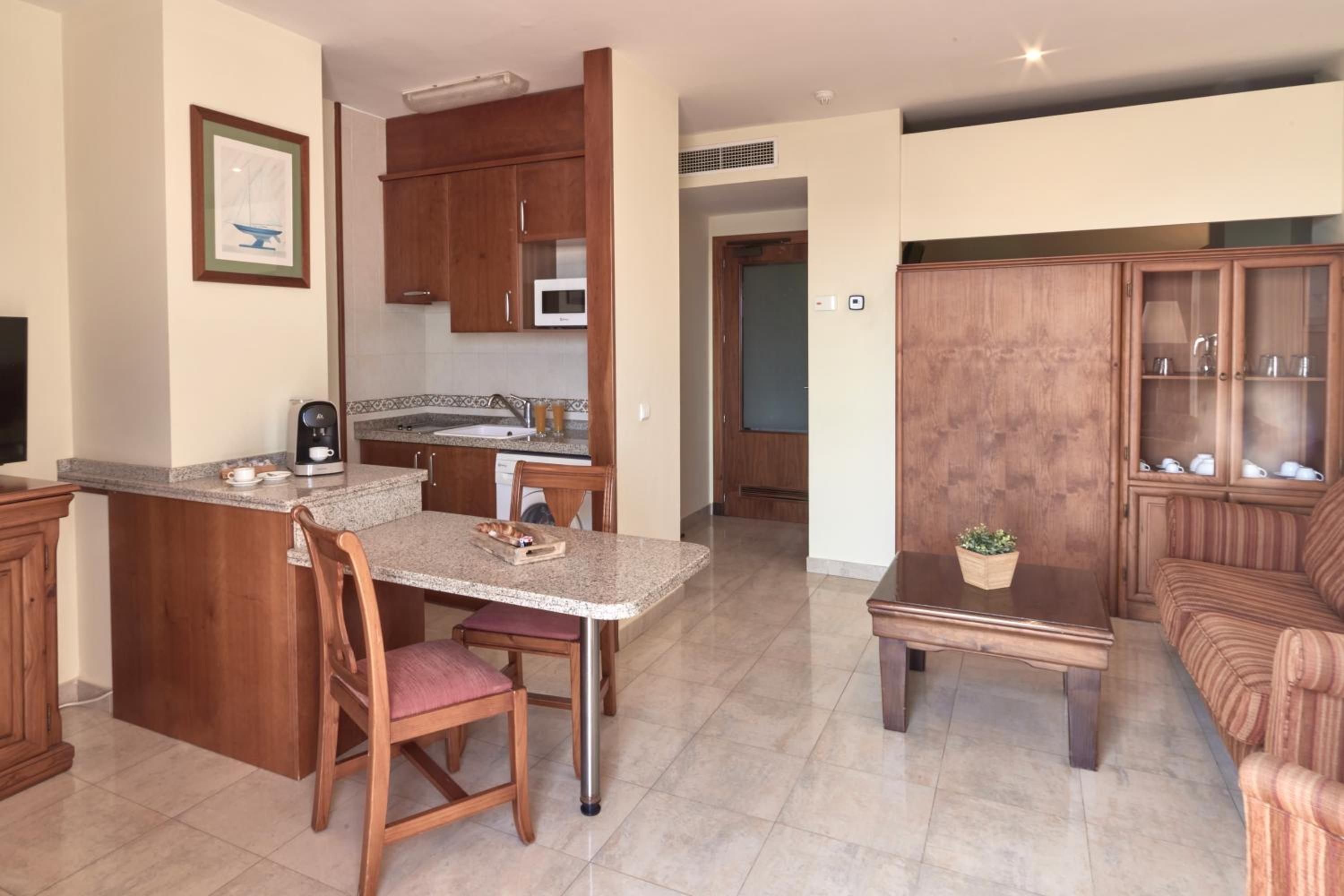 Family Apartment with Sea View - Photo 5