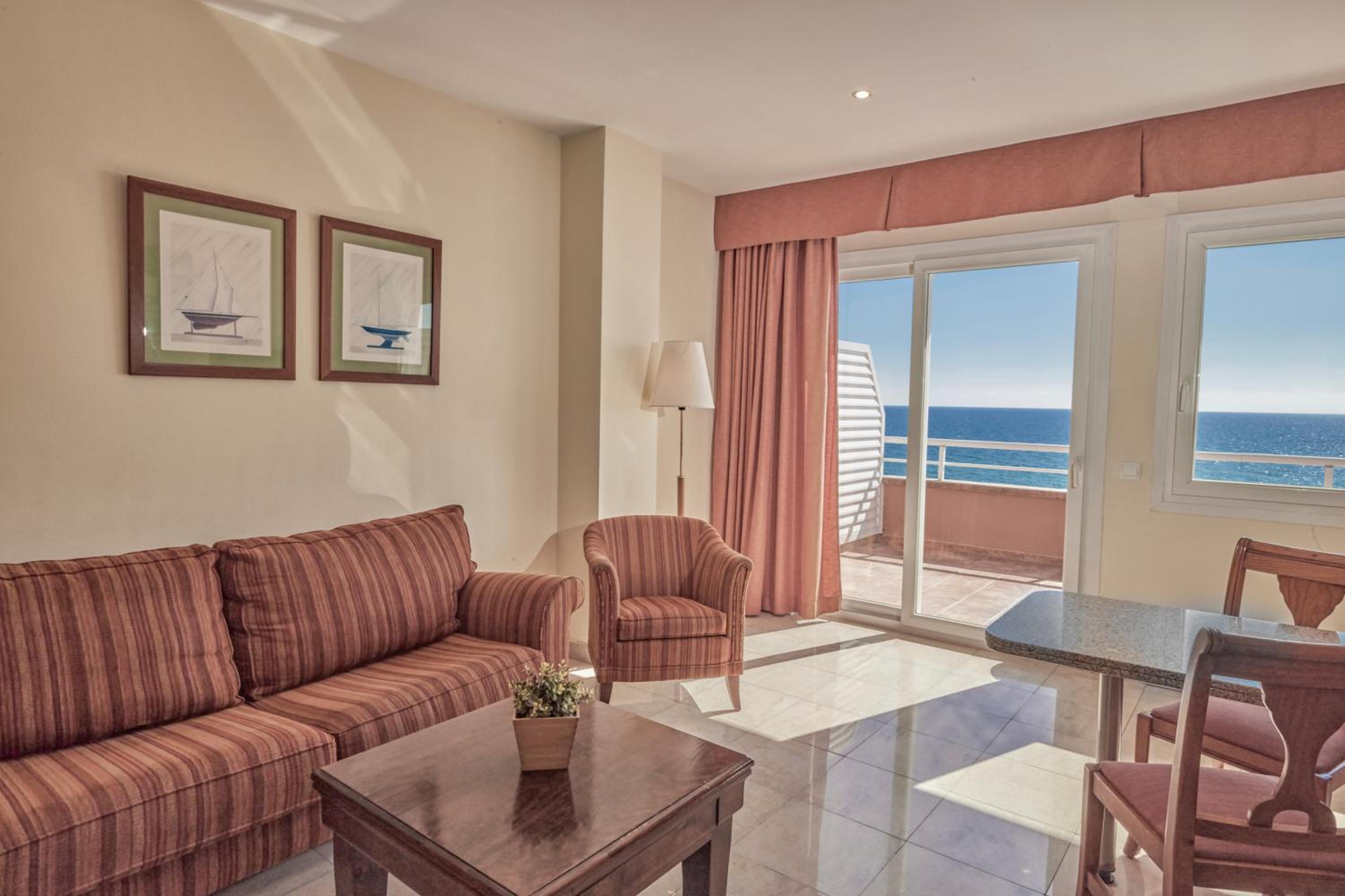 Family Apartment with Sea View - Photo 3